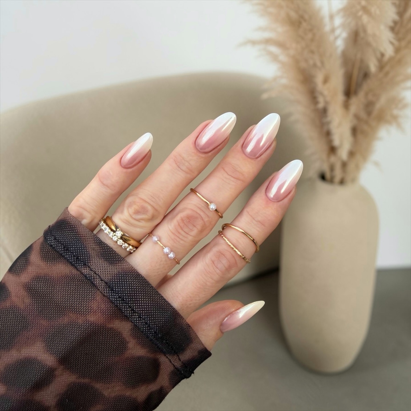 On est fan de ce BABY-BOOMER GIVRÉ ?? 😍
Full @naildbyk
Love powder
Glazed
soft White
#gelnais #babyboomer #onglesdujour #onglerie #nailstyle