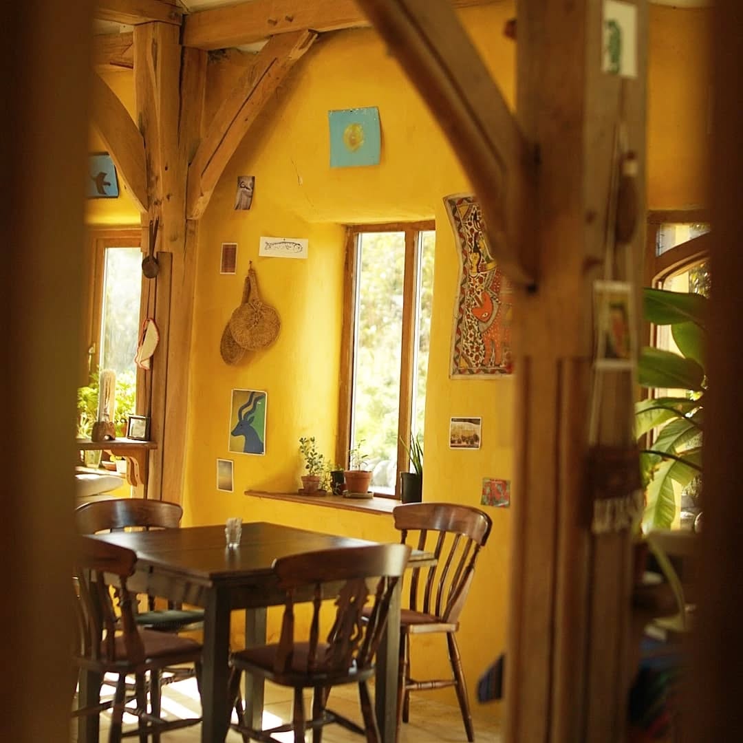 CAFFI'R FELIN open this weekend 10 ~ 4🌱
SATURDAY: Serving scrumptious homemade cakes, delicious coffees and a great selection of teas!
SUNDAY: All of the above AND homemade Soup & bread (served until 3.30)
Come and enjoy the comfy spaces the cafe has to offer ~ you're in for an absolute treat!
...
Caffi'r Felin ar agor penwythnos yma 10 ~ 4☕
DYDD SADWRN: Cacennau cartref, te a choffi
DYDD SUL: Yr uchod yn ogystal a Cawl & Bara cartref (ar gael 'dan 3.30yh)
Dewch i fwynhau yn y caffi gyda ffrindia a theulu (neu i gael llonydd eich hunain!) ~ mi fydd wir werth dod acw!