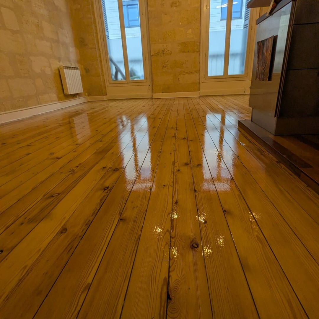 Je profite de ce post pour vous présenter tous mes vœux pour cette nouvelle année ! ✨
Clap de fin pour cette rénovation d'un super pitch pin massif avec une vitrification mat grand passage 🤩
Chantier réalisé en 2 jours, semaine dernière en plein cœur de Bordeaux 👍
Un grand merci pour votre confiance renouvelée pour ces prochains 365 jours ! ❤️
#poncageparquet #renovationinterieure #renovationparquet #vitrification #bona #bordeaux #parquetdargent