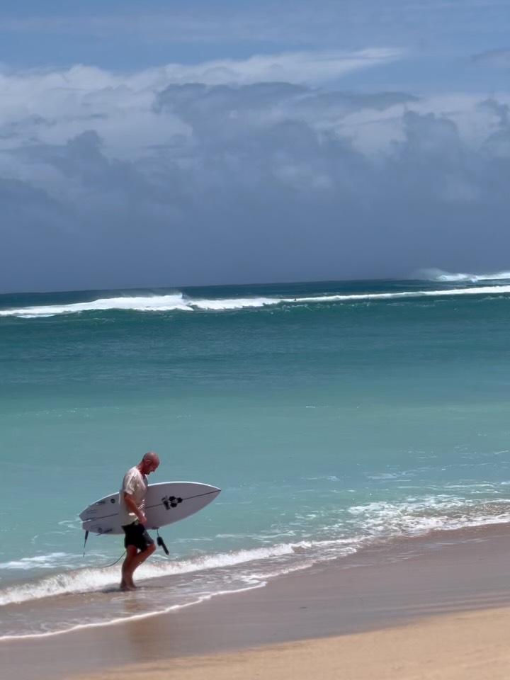 Life lately, despite the fact that the world is spinning very fast right now. 🏝️
Ps. @yana11s is sus about amount of food we've ordered but I can gladly report I have, indeed, inhealed mine and hers as well. SHOCKER.