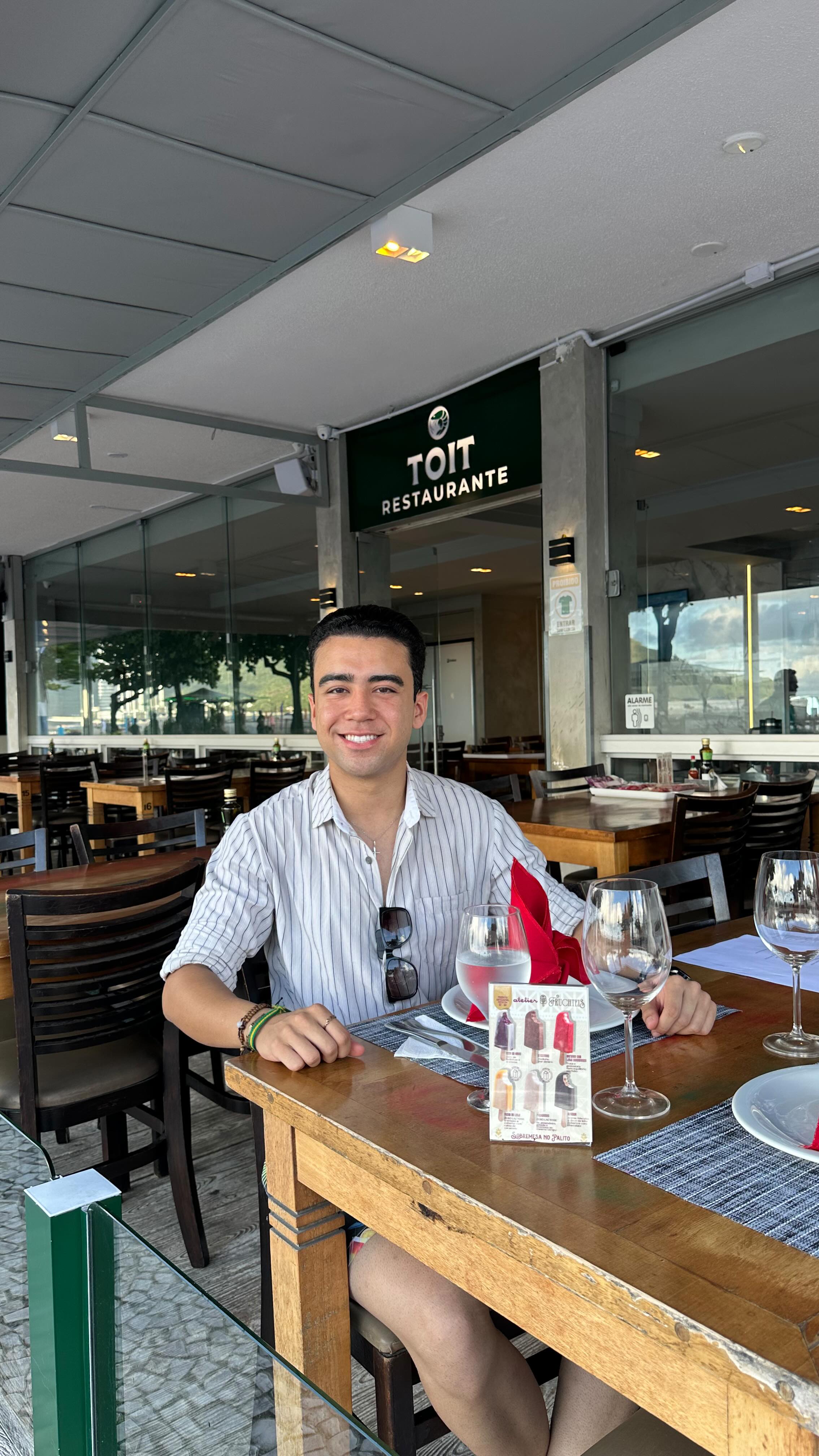 Alguns lugares entregam uma refeição.
Outros entregam uma experiência.
E o final dessa experiência… merece uma sobremesa digna de ser lembrada.
Atelier Fruchteis
#fruchteis #sobremesanopalito #sobremesapremium #balneariocamboriu #experienciagastronomica