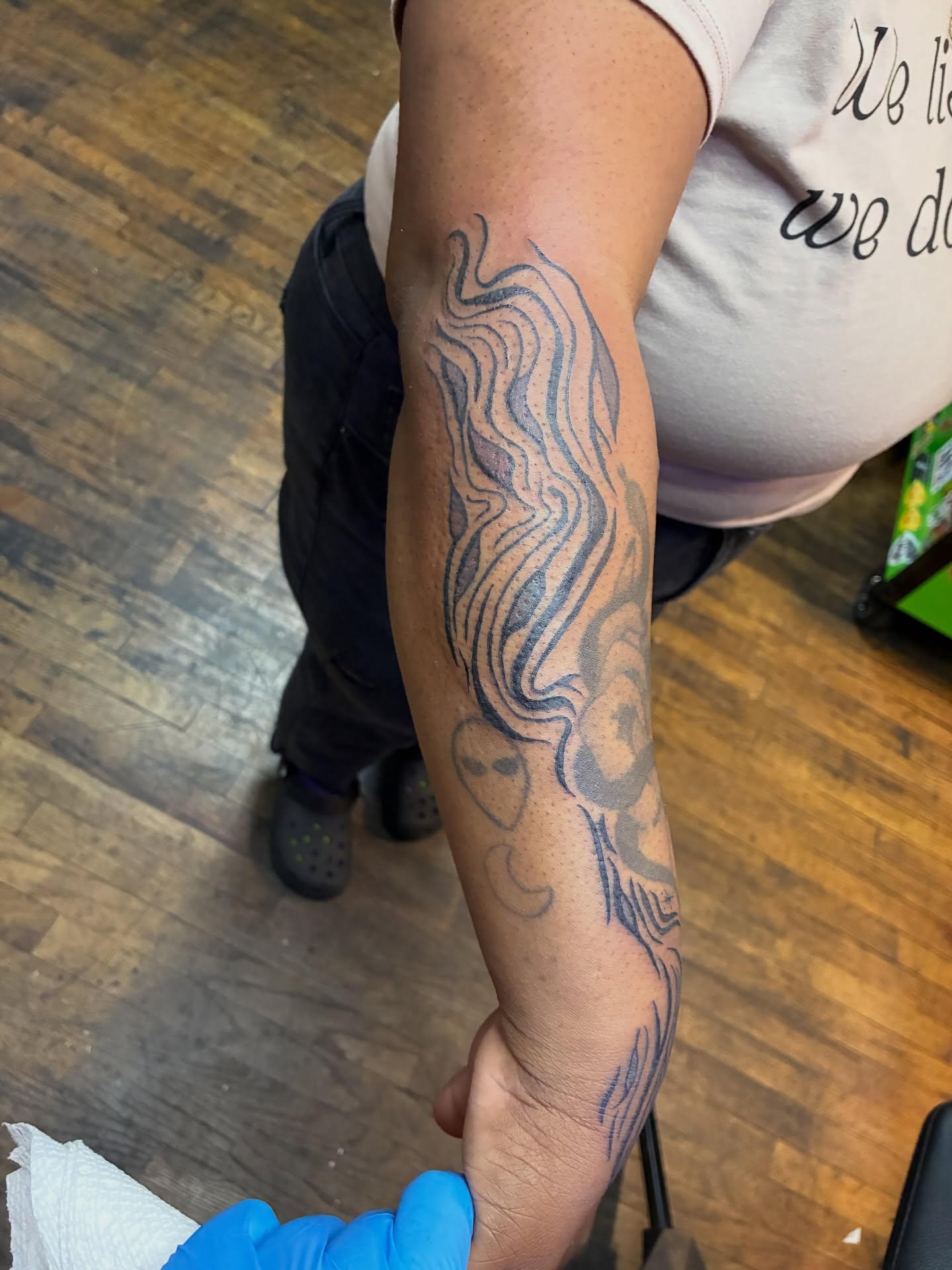 Working on an abstract filler for the rest of this arm. Existing pieces are not by me.
Can’t wait to work on this more!!
Made @tattootattooseattle
#abstract #tattoo #blackwork