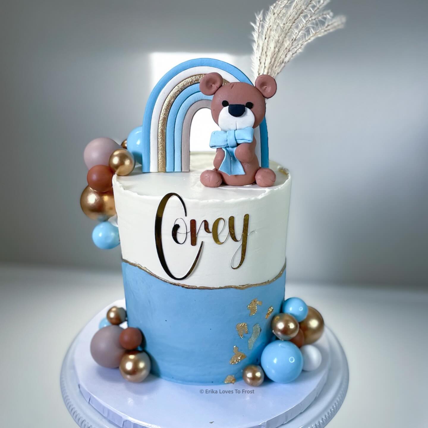 Baby blue teddy and rainbow for Corey 🧸💙🌈✨🩵#erikalovestofrost #babyshowercake #fondantcakes #murrietacakes #babysfirstbirthdaycake