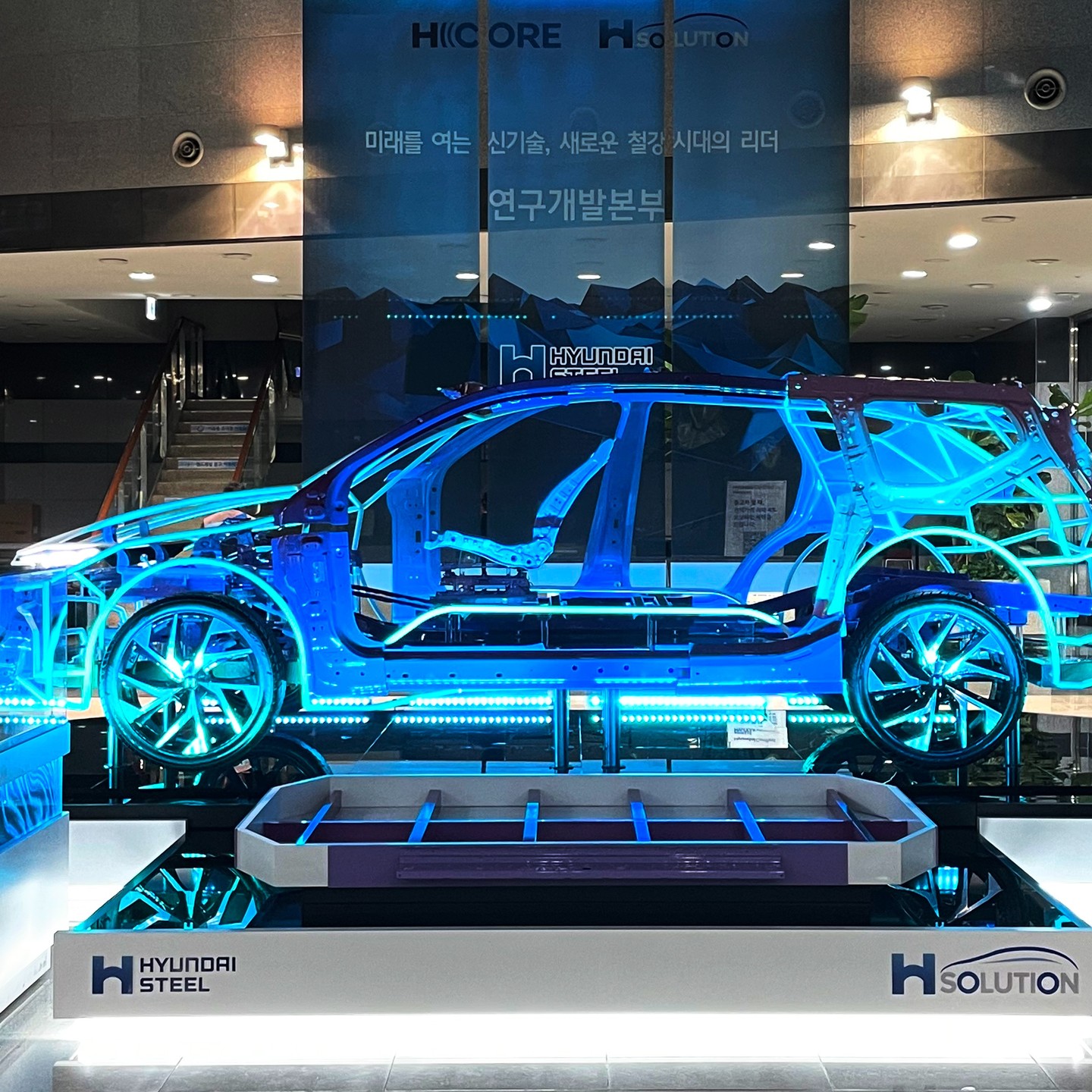· Exhibition : H-Solution 2024
· Client : Hyundai Steel
· Design : TODOT
#H-Solution 2024 #Dangjin #Hyundai #GENESIS #exhibition #exhibit #boothdesign #design #interdesign #TODOT #투닷 #부스디자인 #부스디자인회사 #부스디자인시공