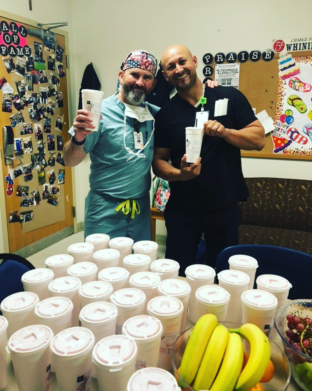 Friday‘s delivery to Mercy Hospital Northwest Arkansas! •
•
Friday’s Donation - 40 immunity teas with 1000 mg of Vitamin C and other vitamins from @pinnaclenutritionar! •
•
#Coronavirus #COVID19 #ThanksHealthHeroes #HeroesOfCOVID #Arkansas #Rogers #MercyHospital #Frontline #Heroes #HealthcareHeroes
