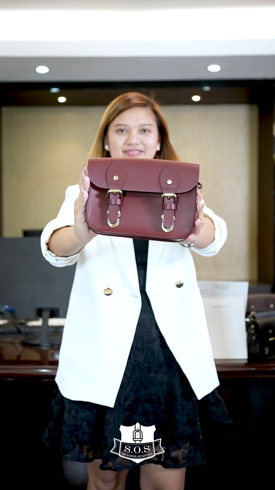 Deadlines. Meetings. Flights. Goals. She carries it all, effortlessly✨ Here’s to women who make power look polished💯 Happy Women's Month!🥰
#TheSchoolOfSatchel #ModernWoman #WomenWithPurpose #WomensMonth #leatherbag