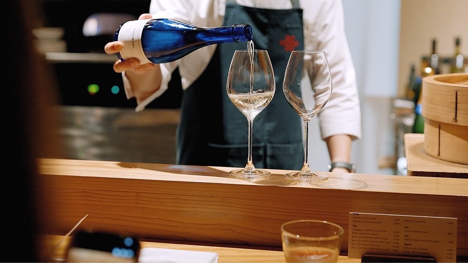 .
2024年12月、ユネスコ無形文化遺産に登録された日本の「伝統的酒造り」。
その文化を土台に誕生した SAKE × AWAMORI 大吟醸。
福井県の田嶋酒造さんと沖縄県の瑞穂酒造さんがコラボレーションし、
江戸時代の“柱焼酎”の技法を現代に再構築、
日本酒に泡盛を加えるという革新的な製法で造られた一本です。
福井と沖縄、
日本酒と泡盛。
二つの伝統が出会い、新しい味わいが生まれました。
当店でもご用意しております。
ぜひお料理とともにお楽しみください。
In December 2024, Japan’s “traditional sake brewing” was inscribed on UNESCO’s Intangible Cultural Heritage list.
Rooted in this cultural legacy, SAKE × AWAMORI Daiginjo was born.
This unique collaboration between Tajima Shuzo in Fukui Prefecture and Mizuho Shuzo in Okinawa revives the Edo-period technique known as hashira shochu, reinterpreted for the modern era. Crafted by adding awamori to sake, this innovative method creates a truly distinctive expression.
Fukui and Okinawa.
Sake and awamori.
Two traditions meet to create a new taste experience.
We are pleased to offer this special bottle at our restaurant.
We invite you to enjoy it alongside our cuisine.
#mossokinawa #那覇グルメ
#那覇ディナー #沖縄レストラン
#nahafood #naharestaurant
#okinawarestaurant #okinawafinedining
#okinawatrip #visitokinawa
#okinawajapan #traveljapan
#finediningexperience #luxurydining
#chefstable #tastingmenu
#luxurytravel #japanluxury
#bucketlisttravel #traveltoeat
#hongkongfoodie #taipeifoodie
#singaporefoodie
#沖繩美食 #那霸美食