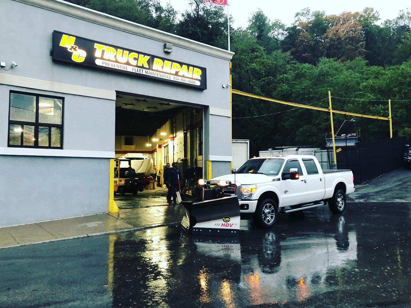Raining now but the snow will fall soon! @snowexproducts HDV stainless steel plows going out! #yonkersny #yonkers #truckrepair #nyc #westchestercounty #snowremoval #ford #fordtrucks #f350superduty