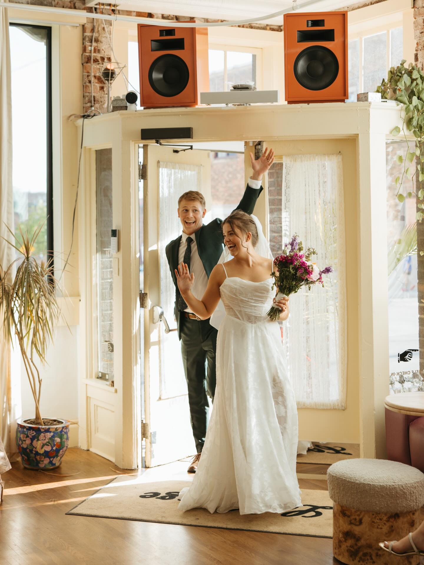Introducing the Backs✨
-
Photographer: @kate_torline_photo
Second Shooter: @crandall.with.a.sea
Venue: @no_vacancy
Floral: @rivermarketkc
Catering: @chipotle
Dress: @truesociety_bellevogue
DJ: @platinumdjkc
Makeup: @rainebow.creations
-
#WeddingDJ #WeddingEntertainment #Entertainment #DJ #kansascitydj