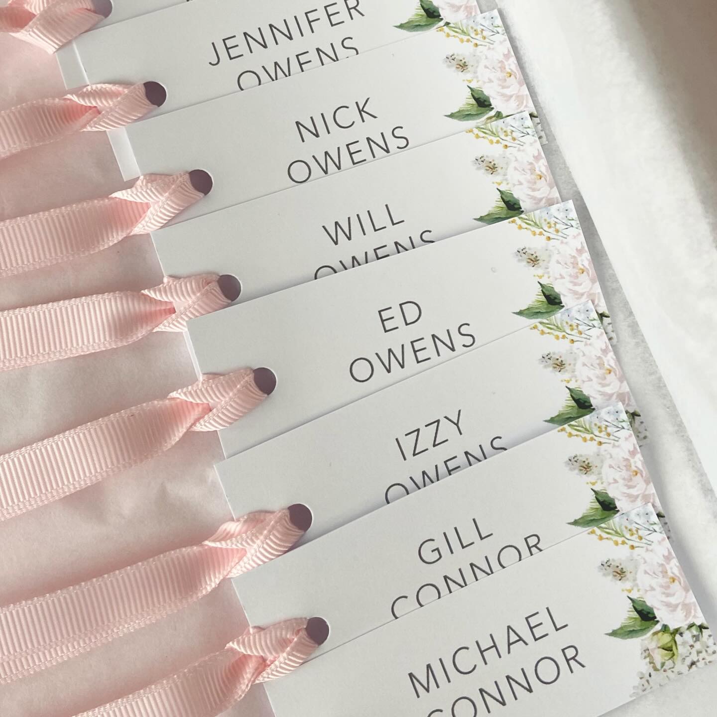 WEDDING DÉCOR // Soft floral place setting tags and matching menus tied with grosgrain ribbon bring an elegant touch to your special day.
Pop me an email to start your wedding stationery journey 💌.
#weddingstationery #placesettings #placetags #westsussexweddings #iamcwdesign