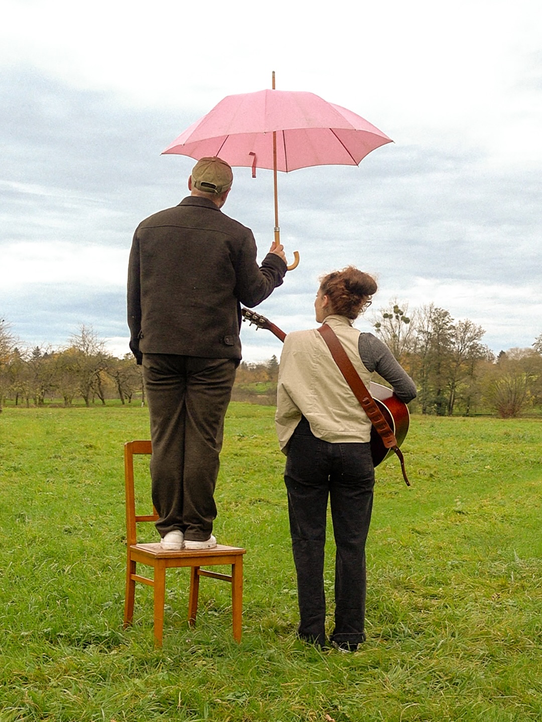 Wie wir Ausschau nach euch halten - am Freitag, 06.03., um kurz vor acht im @gecco.buehl 👀
Kommt zahlreich, denn wir haben ganz viel schöne Musik für euch. 🤍
Zum Abend:
Um 20 Uhr startet @saskatcheee mit einem wunderschönen Set aus Cover- und eigenen Songs.
Um spätestens 20:45 Uhr führen der Liebe @janburkard.music und ich den Abend weiter.
Es wird eine schöne Runde und wir werden mit ganz viel Liebe den letzten musikalischen Abend im Gecoo verbringen. War uns eine Ehre ✨
Bildcredits:
Slide 2: @saskatcheee - Foto von @n_niggo_g
#livemusik #livekonzert