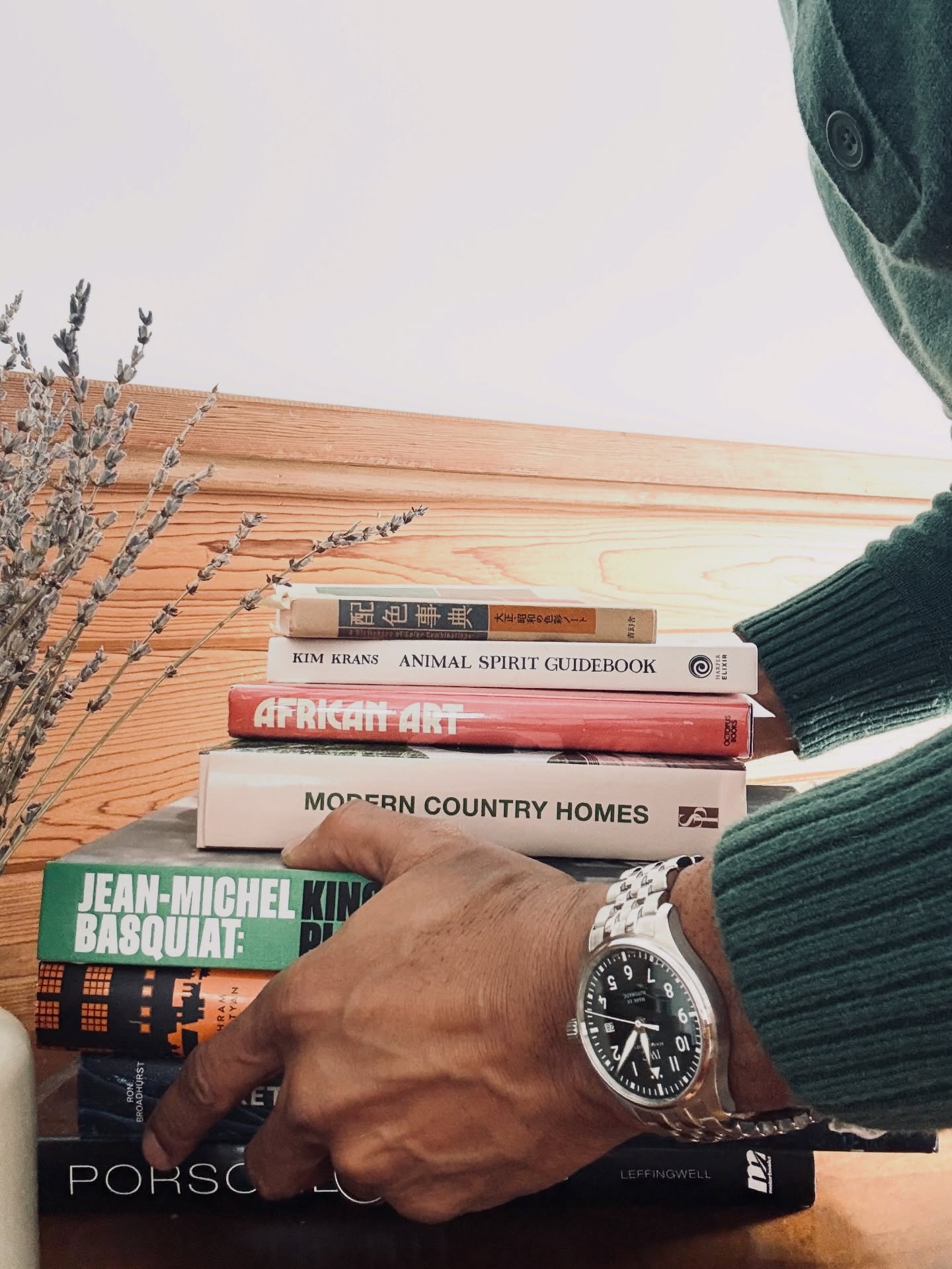 Clarity. Precision. Purpose.
The IWC Schaffhausen Pilot’s Watch Mark XX carries forward one of aviation’s cleanest design languages — no excess, no noise.
Just legibility and balance.
The sunburst green dial adds depth without losing discipline.
40 mm of stainless steel presence.
120-hour power reserve.
Engineered for function. Styled for everywhere.
A modern pilot’s watch that feels just as right in the air as it does grounded among books, art, and ideas.
Watch: IWC Pilot’s Watch Mark XX
Ref: IW328206
Size: 40 mm
Movement: Automatic (Calibre 32111)
Power Reserve: 120 hours
Water Resistance: 100m
Condition: Excellent | Full Set
Offered by @time.sublime
—
#TimeSublime
#jaymznylonofficial
#IWC
#IWCPilot
#MarkXX