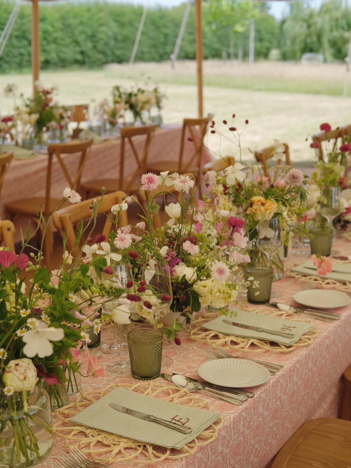 It’s been a day of soaking up the sunshine and sowing seed = cup filled🌞🌱
Seasonal flowers
Wedding flowers
Lincolnshire wedding
Marquee wedding
June wedding
