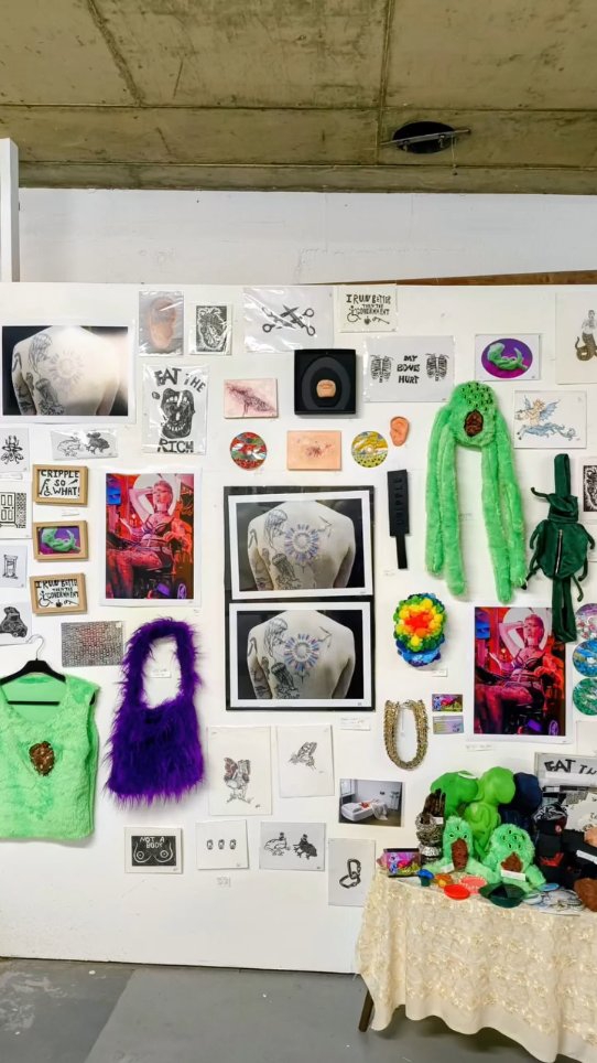 ALL set up for the studio art sale at undercroft gallery so fun doing salon style display @norwichartmart !! Opening tomorrow!! EVERYTHING ON SALE ‼️💰#artist #artmarket #gallery #queerart #alternative