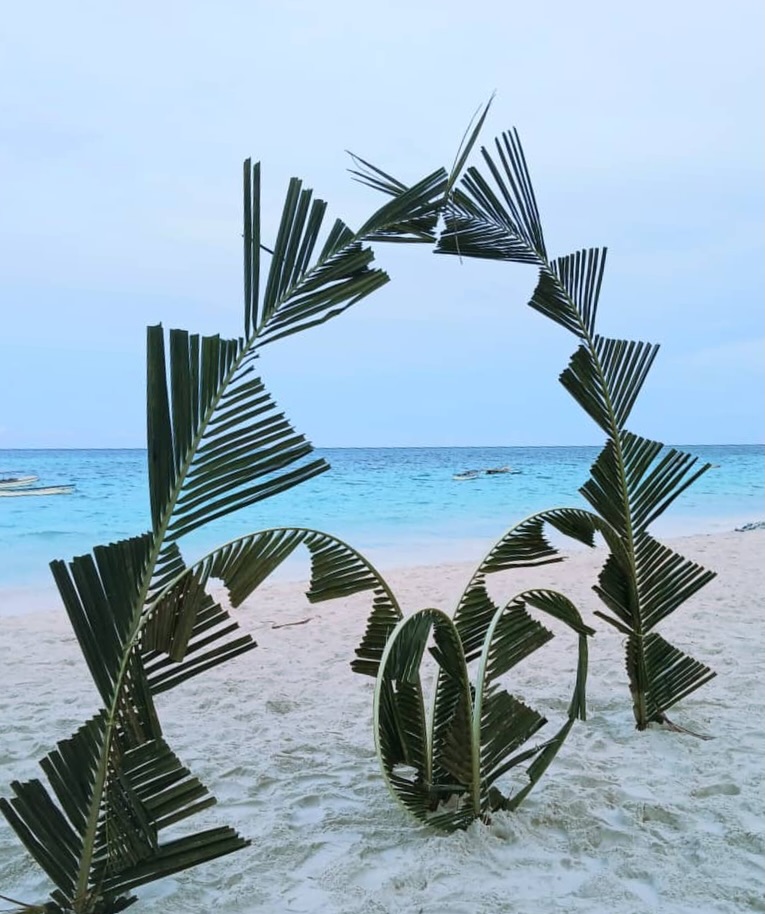 🇮🇹🌴✨ Questa sera a Villa Thamani si accende la magia!
Una nuova festa sulla spiaggia prende vita insieme ai nostri ospiti… e ogni volta siete sempre di più a scegliere questo servizio speciale 💛
La nostra famiglia cresce, l’energia aumenta e l’atmosfera diventa ancora più unica.
Il nostro staff sta preparando tutto con decorazioni in perfetto stile locale, per far vivere una vera esperienza africana: luci, dettagli tradizionali e il suono del mare come colonna sonora (con musica in cassa, se desiderata, per massimizzare il divertimento 🕺) 🌊🔥
Qui non è solo una vacanza…
è condivisione, è amicizia, è vivere la spiaggia sotto le stelle.
Vuoi partecipare anche tu a una festa con noi?
Prenota ora il tuo soggiorno!
Scrivici su WhatsApp o visita il nostro sito per scoprire le disponibilità 🌺
—————
🇬🇧🌴✨ Tonight, magic comes alive at Villa Thamani!
A new beach party is taking shape together with our guests… and each time, more and more of you choose to enjoy this special experience with us 💛
Our family keeps growing, the energy rises, and the atmosphere becomes even more unique.
Our staff is preparing everything with authentic local-style decorations to create a true African experience: soft lights, traditional details, and the sound of the ocean as the soundtrack (with speaker music available on request to maximize the fun 🕺) 🌊🔥
This is not just a holiday…
it’s sharing, it’s friendship, it’s living the beach under the stars.
Would you like to join one of our beach parties?
Book your stay now!
Message us on WhatsApp or visit our website to check availability 🌺
VillaThamani BeachParty Zanzibar AfricanVibes UniqueExperienc