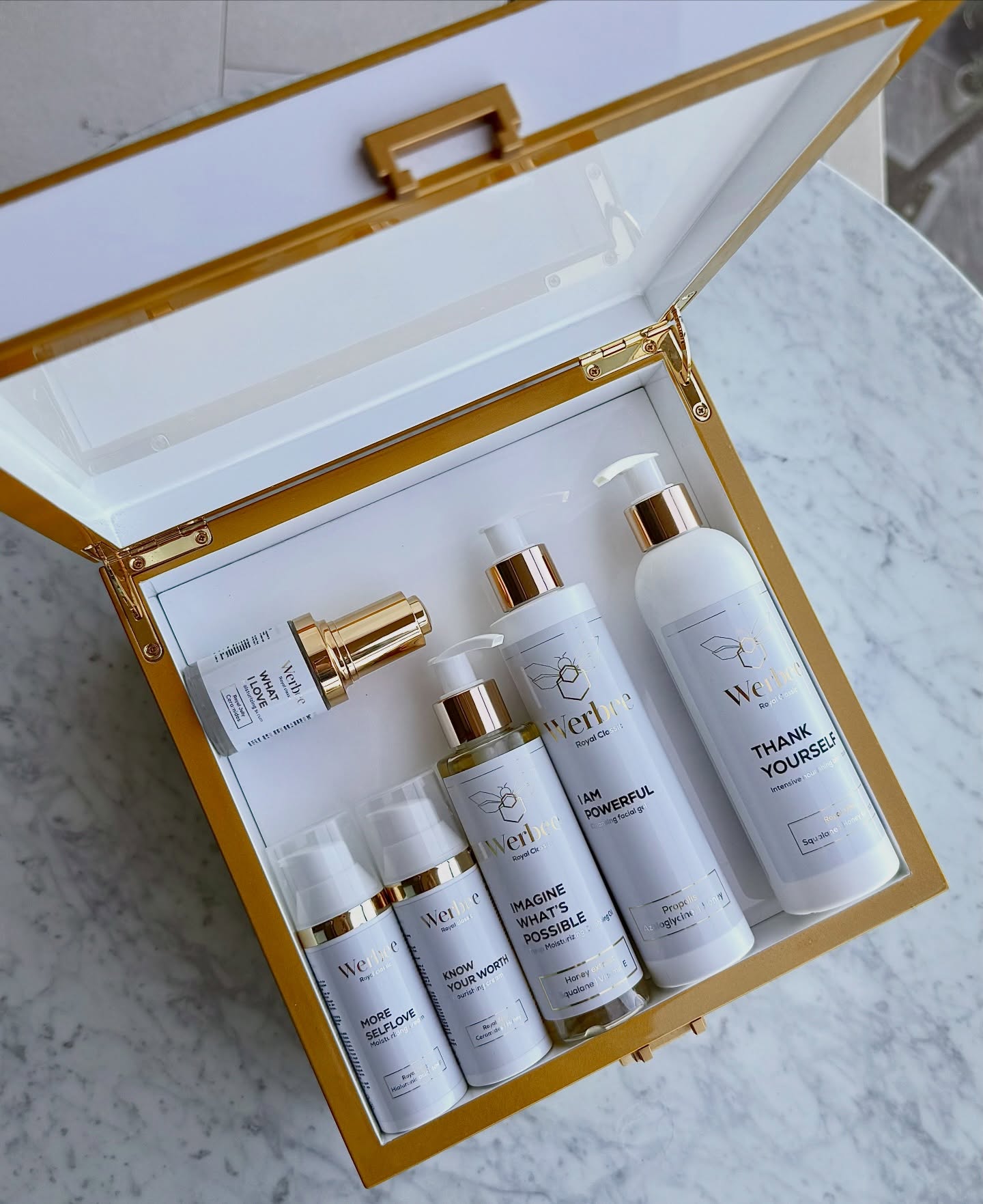 Zestaw od Werbee Cosmetics został stworzony, by kompleksowo zadbać o potrzeby skóry.
💛 od głębokiego nawilżenia po skuteczne wsparcie odbudowy bariery hydrolipidowej.
💛To harmonijne połączenie składników, które przywracają komfort, elastyczność i nawilżenie .