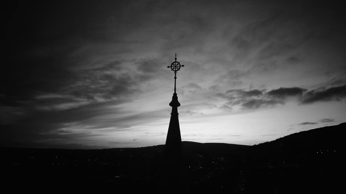 Golden hour lasts about 12 minutes.
Wind speed matters.
Airspace matters.
Light angle matters.
One small window. One clean shot.
The difference between average and exceptional content is usually patience.
Drop a message if you'd like your business to pop on socials.