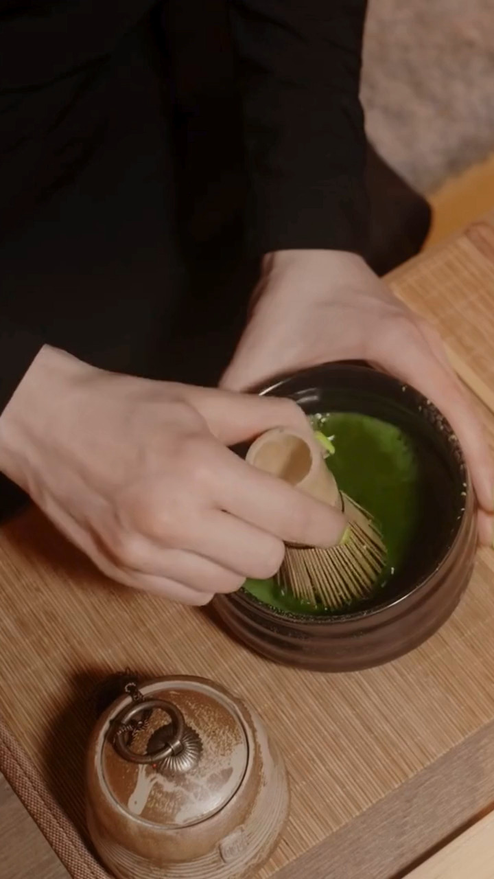 Sakinlik bazen bir koku kadar yakın. 🍵
Matcha Green Tea esansı ile anı yavaşlat.
.
.
Calm can be just a scent away. 🍵
Slow down with Matcha Green Tea Fragrance Oil.
#candlelab #matcha #greentea #homefragrance #soywax #reels