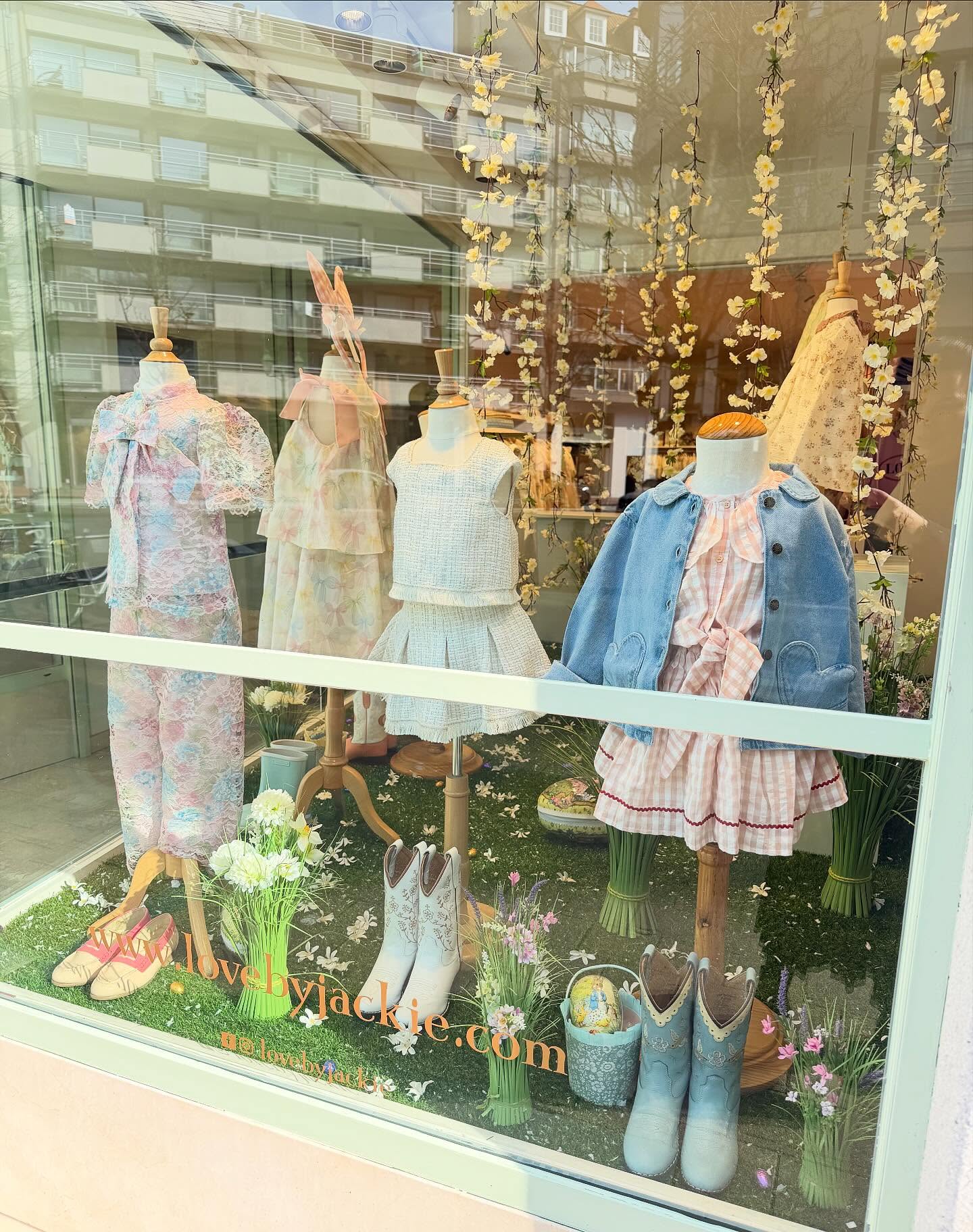 🌿 Easter Window 🌿 Gorgeous new pieces online and in store!! #easterwindow #kidsstyle #kidsstore #kidsfashion #kidsclothing 🌿✨🌼✨🌿