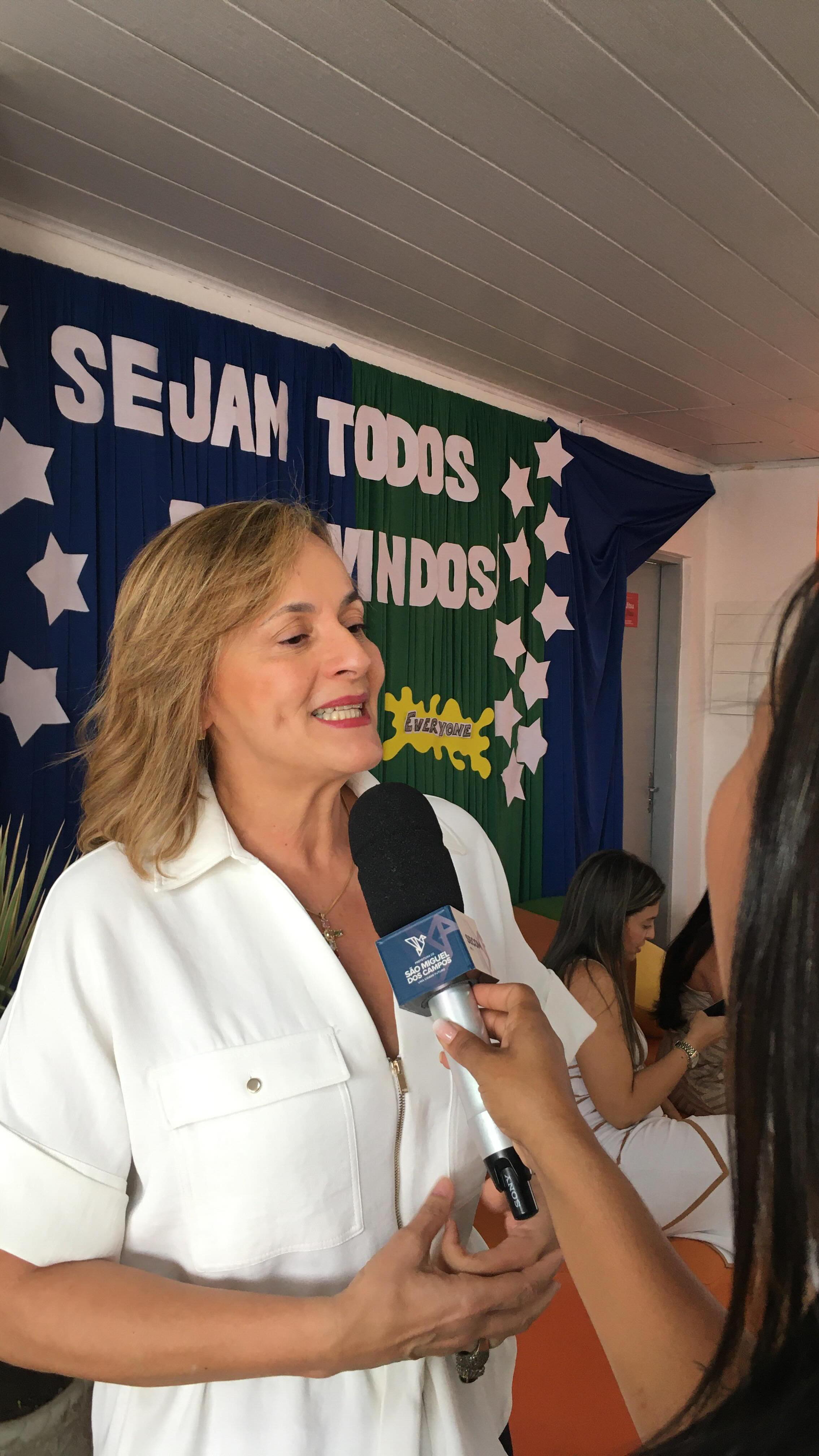 COLETIVA DE IMPRENSA | O ano letivo começou no interior de Alagoas.
O município de São Miguel dos Campos (AL) acaba de implantar a metodologia de ensino bilíngue do @systemicbilingual para alunos de escola pública.
A CEO da metodologia, Vanessa Tenório, concedeu entrevistas a toda a imprensa alagoana. Confira!
#algomais #systemic #bilingue #assessoriadeimprensa