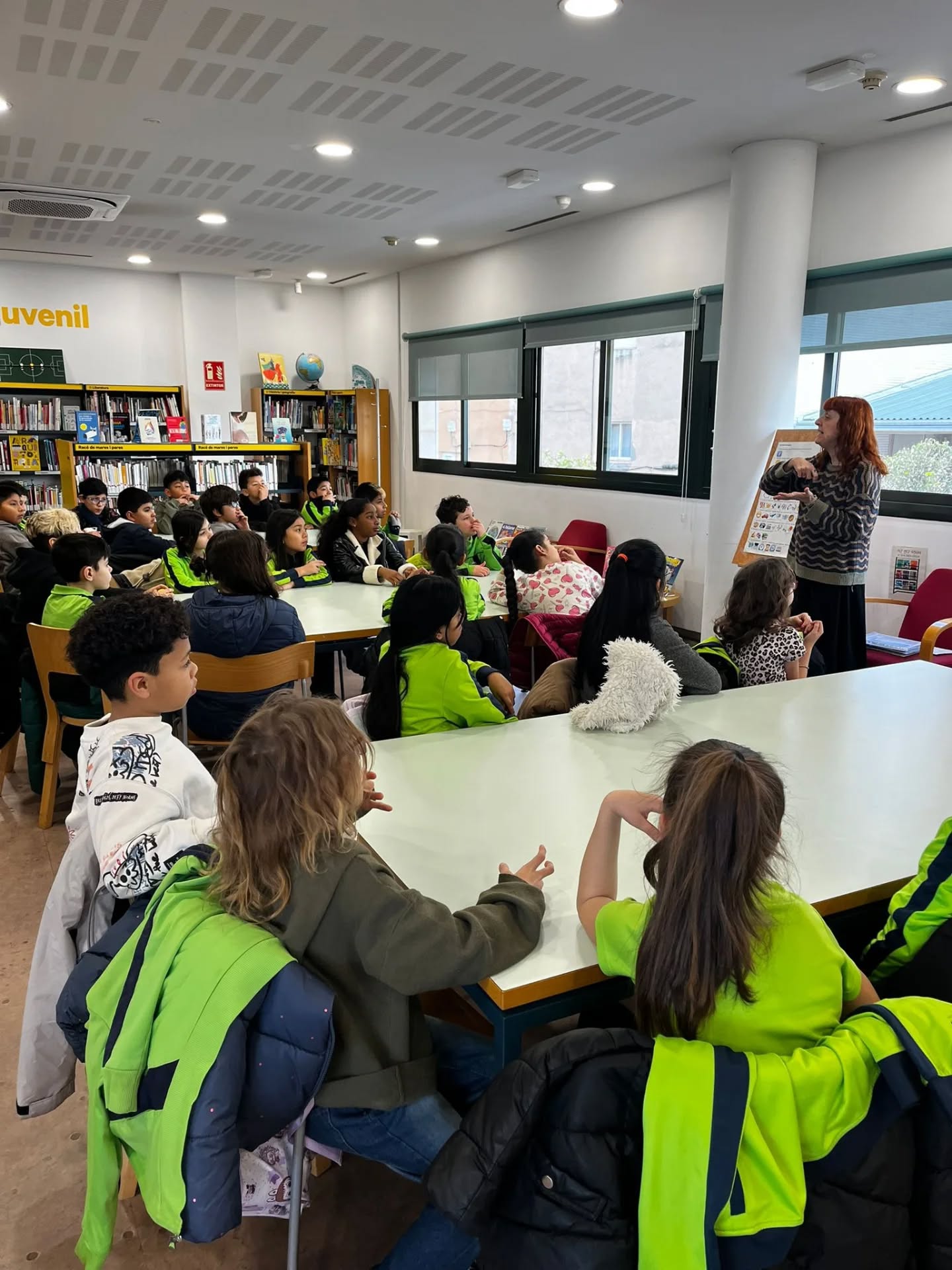 Els nois i noies de Quart de Primària visiten la biblioteca Juan Marsé! @bibelcarmeljuanmarse
💚💚💚
#EsperitPiaget
#PassioPerlEscola
#SomEscola
#ElCarmel