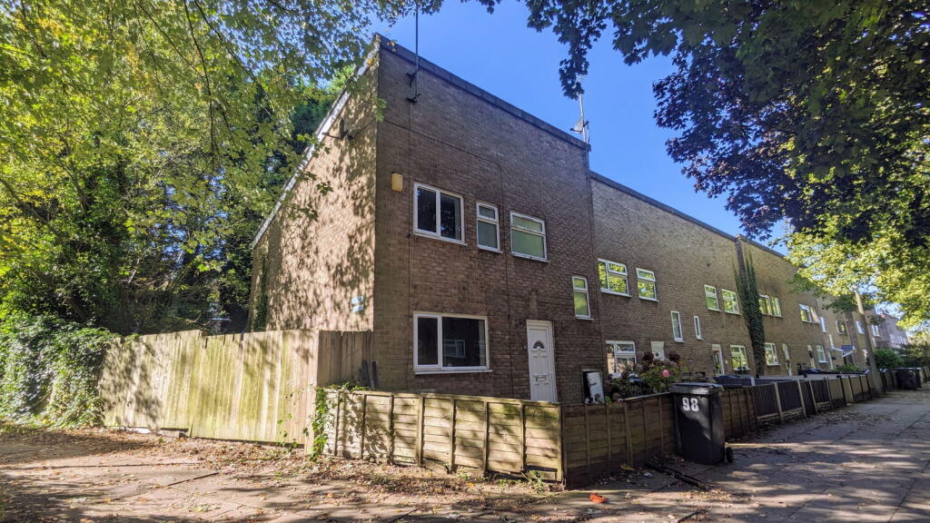 ✨ Featured Property For Sale ✨
📍 Colinton, Skelmersdale, WN8 9AE
🏠 3 Bedroom, Terraced. £90,000
Spacious three bedroom end of terraced property available for sale in the residential area of Colinton situated in Skelmersdale.
◾ Spacious Terraced Property
◾ Fitted Kitchen
◾ Fitted Bathroom
◾ Three Bedrooms
◾ Front & Rear Gardens
◾ Parking Available
◾ Investment Opportunity
◾ Freehold Tenure
◾ No Chain!
◾ Viewings Recommended
For more information please visit our website or contact us via:
📍 | Skelmersdale Office
📞 | 01695 355110
🌎 | www.neilrobinson.co.uk