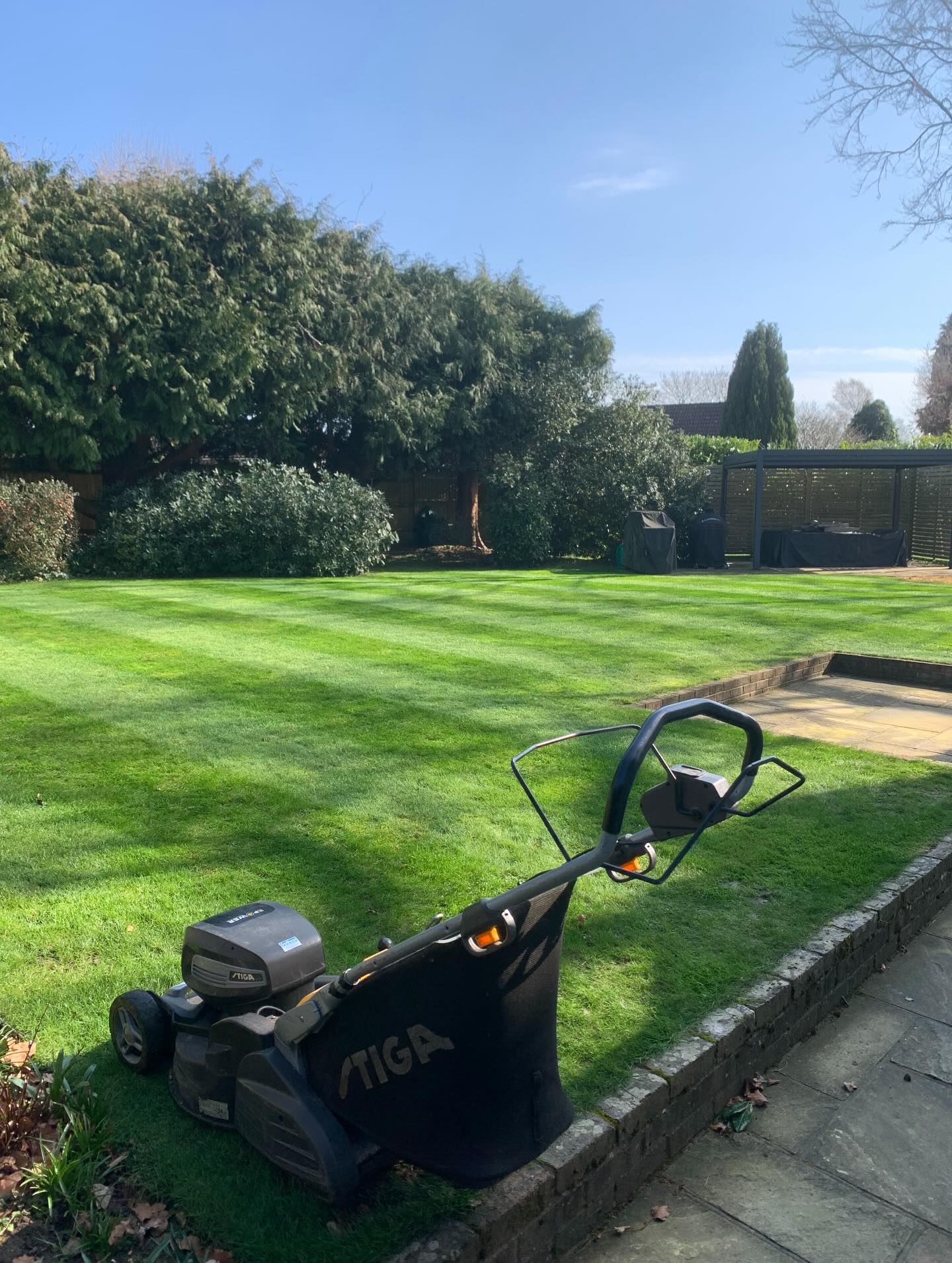 Good to be out with the mower again
#highamwoodgardens #gardeningtonbridge #lawn #lawncare #lawnsofinstagram