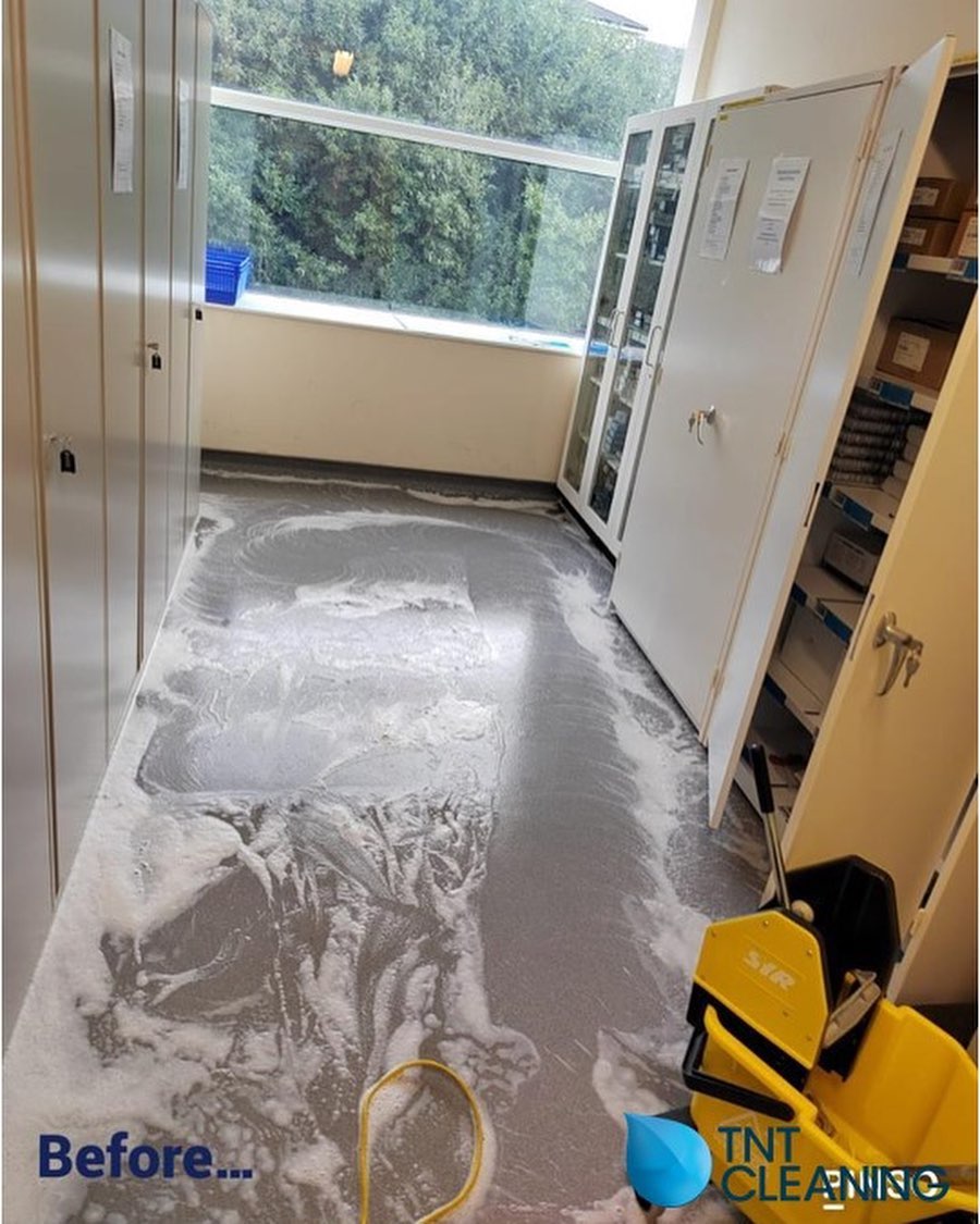 Floor Deep Clean✨✨ ———————————
Before and After Results #cleaning #cleaningproducts #business #harlow #news #essex #hodessdon #bishopsstortford #cleaningtips