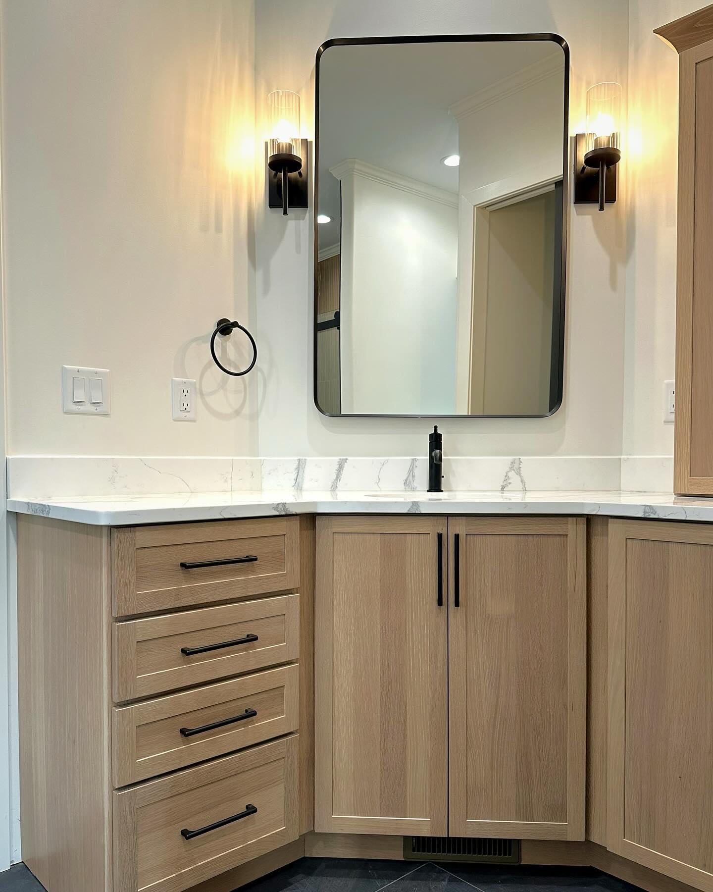 Sophisticated living meets modern design. This primary bath brings effortless elegance to this stunning custom-built home! When building your dream home every detail is intentional and every selection is personal — making the end result a true reflection of the original vision!
Cabinetry Design by @anniemillerdesigns #bathroominspo #designlovers #bathroomdesign #cincinnatidesigner #cincinnatidesign