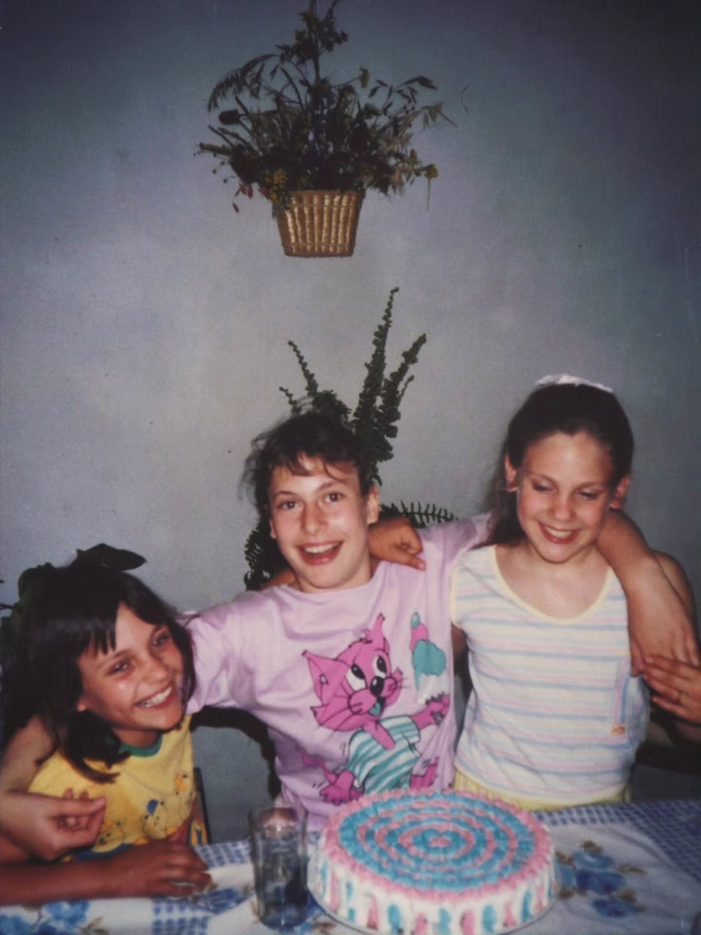 ¡Feliz día, hermanitas!
Las quiero mucho. Siempre juntas ♥️