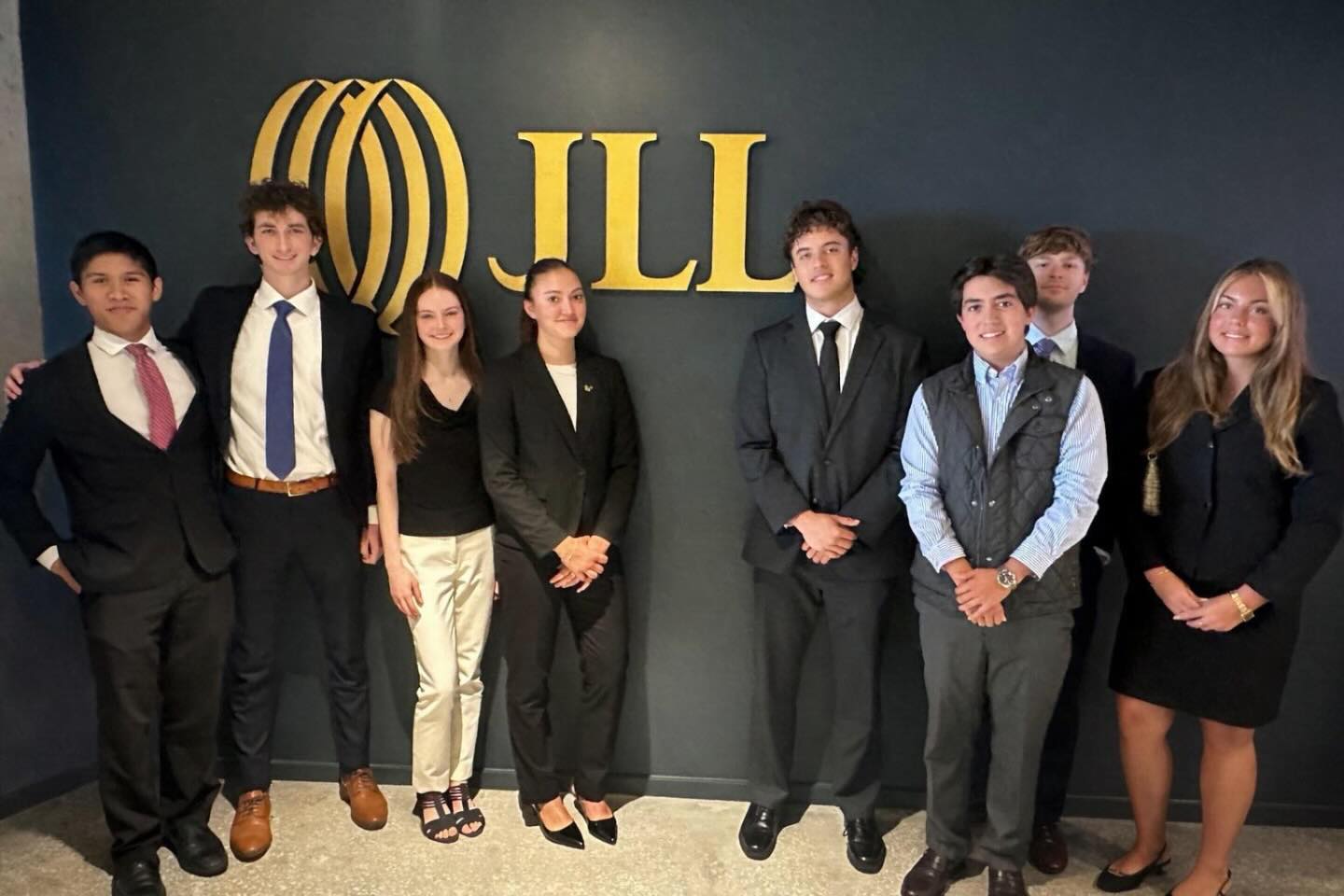 The USF Real Estate Society recently hosted an exclusive office experience at JLL Tampa. Students gained a unique look inside one of the leading firms in the commercial real estate industry.
During the visit, our members had the opportunity to meet with professionals in equity and debt brokerage. This small group setting allowed for personal connections and interactive discussions about the daily environment of the industry. We are grateful for the insight into various career paths and the chance to expand our professional networks.
A special thank you goes to Wyatt Krapf, Senior Director at JLL, for hosting our group and sharing his expertise with the next generation of real estate leaders.
#realestate #commercialrealestate #usf
#realestatesociety #resusf
