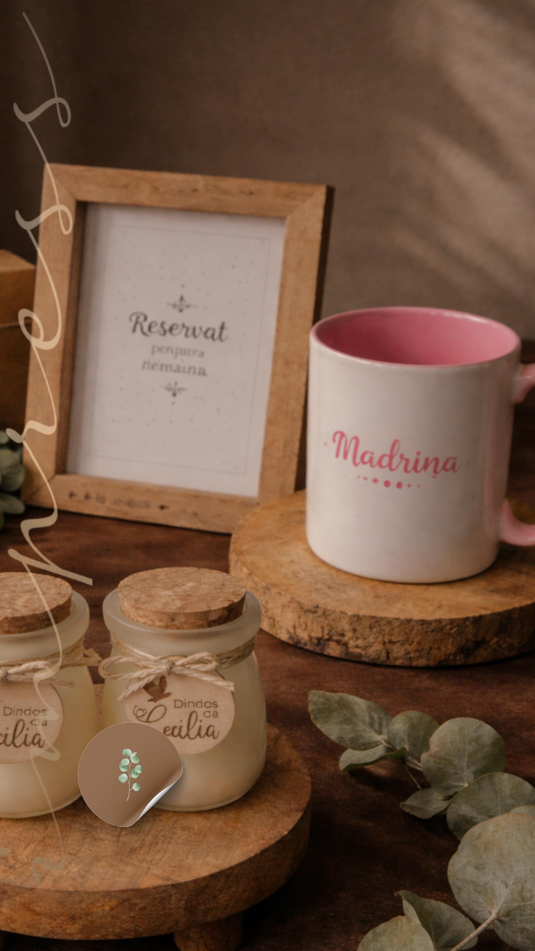 Tem gente que a gente escolhe com o coração antes de escolher com a cabeça.
Antes de fazer o convite oficial, antes de organizar o batizado, já tinha um nome. Uma certeza. Alguém que você olha e pensa: quero essa pessoa por perto do meu filho.
Esse reels foi feito pra honrar esse momento. E se você quer que o convite chegue do mesmo jeito que esse sentimento, com cuidado, com frase certa e embalagem que já diz tudo antes de abrir, eu faço isso aqui.
Você me conta quem é a pessoa e o que quer dizer. Eu cuido do resto, da frase até a caixinha chegar nas mãos dela.
Me chama no direct e a gente começa. 💛