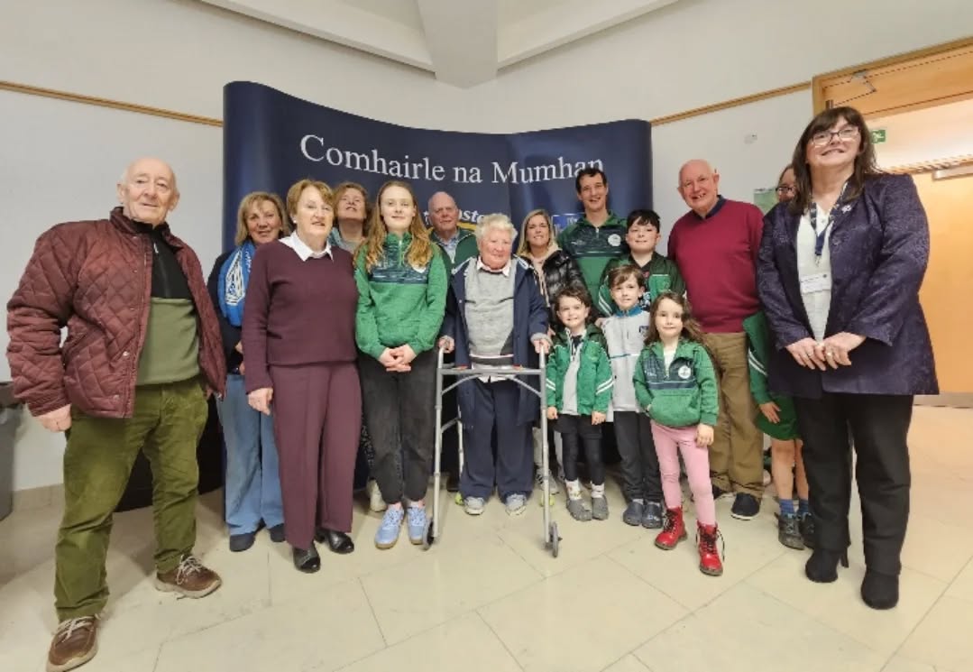 Bhí maidin álainn againn @munstergaa inné. Sheol muid ár gclár Seachtain na Gaeilge atá ar fáil anois ar an suíomh www.comhluadarluimnigh.ie🥳
Bainigí sult agus tairbhe as an gcoicís atá amach romhainn!✨
@munstergaa @snagaeilge @limerickcityandcountycouncil