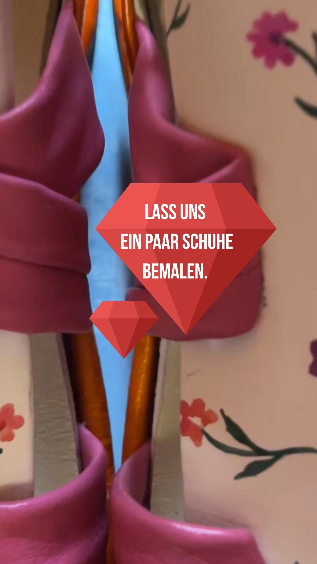 Diese Einlagen Sandale von Eject haben wir bewusst so gestalten lassen, dass wir die vordere Front bemalen können. Was hier passiert ist also selbst gewähltes Schicksal aber sind wir doch ganz ehrlich, wenn man sich etwas in den Kopf setzt, dann kann man sowas auch in 24 Stunden schaffen. Von den acht Paar schaffe ich es zwar nur vier Paar zu bemalen, d.h. aber auch, dass die doppelten Größen ein anderes Muster bekommen können #geigerschuheundtextil #nachhaltig #schuhe