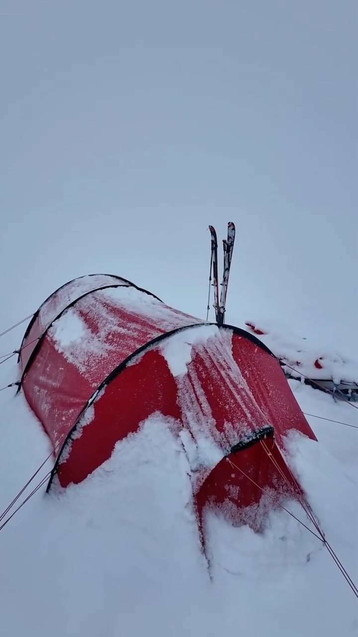 Un jour blanc au dessus du cercle arctic 🧊