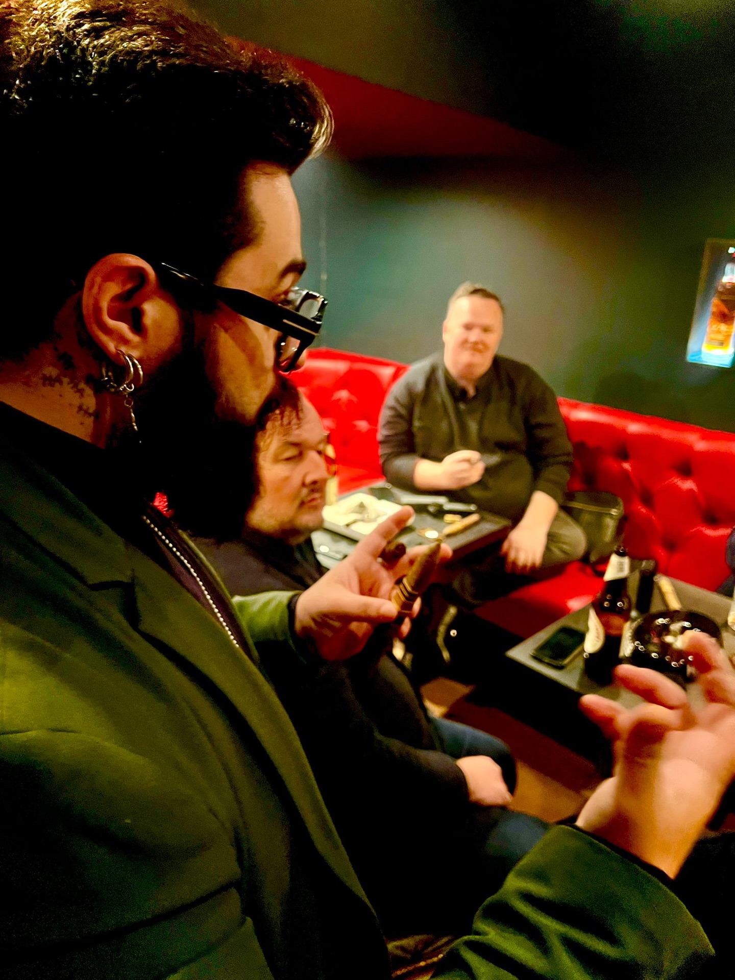 Another fabulous event at @shenfieldwineco last Saturday!
Our very own @alfo.tor and Jerry were in attendance to sample the @olivacigar Serie V Melanio and the @ajfcigars New World Dorado!
Great bunch of people and some fantastic #newworldcigars
#ajfcigars #olivacigars #olivacigars #cigarevent