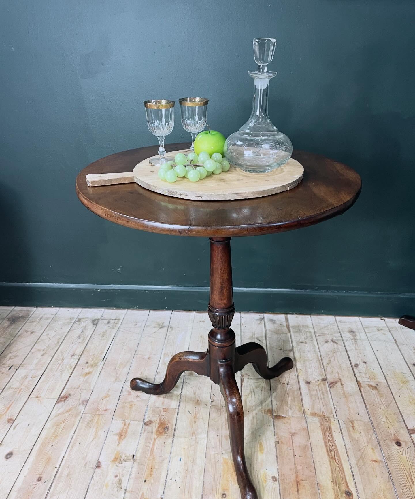 -SOLD-
Gorgeous Victorian mahogany tilt-top table would make a great addition to your home. Ideal as a wine table or lamp table it conveniently folds away when not required. A simple clasp mechanism releases the top to upright position. Lovely patina it measures diameter 60cm H68cm £50
Is it going to be our third sunny day in a row? Miracles can happen! 🤣
#tilttop #victorian #mahogany #tilttoptable