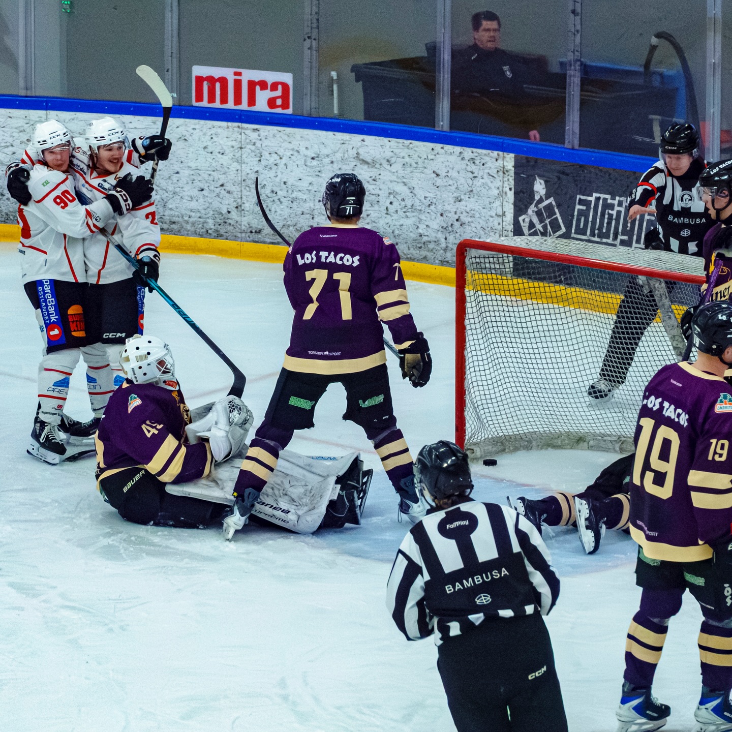 Vi tar oss med den flotte seieren til @kongsvingerishockey som tok sin andre seier på rad over @grunerhockeyofficial i går og laget viser en god form inn mot den kommende kvaliken mot Tromsø og lagene fra 2. divisjon
#2hockey #hockey4you #norskishockey #norskhockey #1div