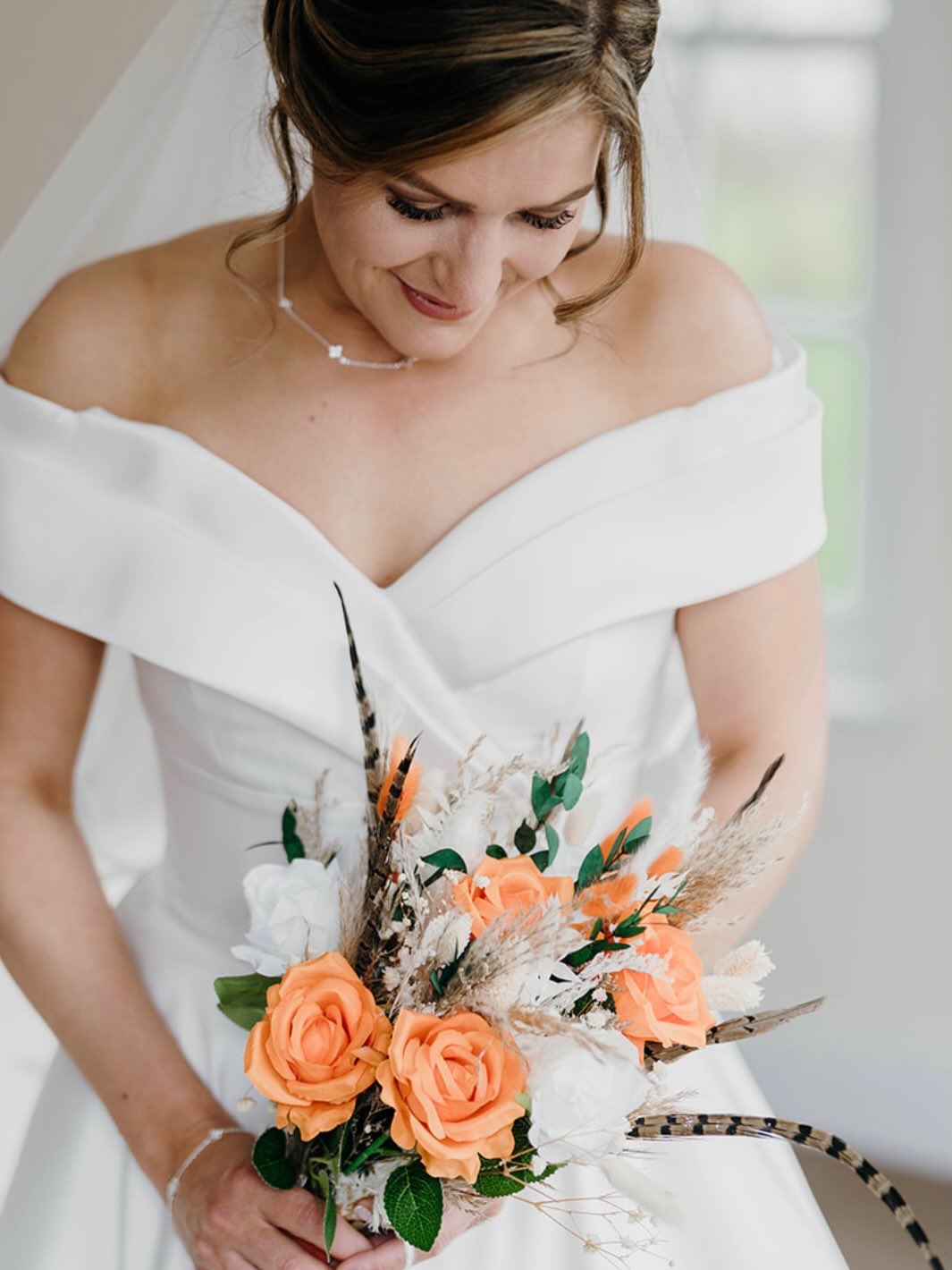 Our beautiful bride Tilly! How stunning does she look?!
She looks stunning in her @veniinfantinobridal gown. And her colour palette! 🎨 we’re obsessed!
The EYB team hope the bride and groom had the loveliest day 🖤
Amazing photos by @littleposyphotography
.
.
.
#bridalwear #bridalshoot #bridalgown