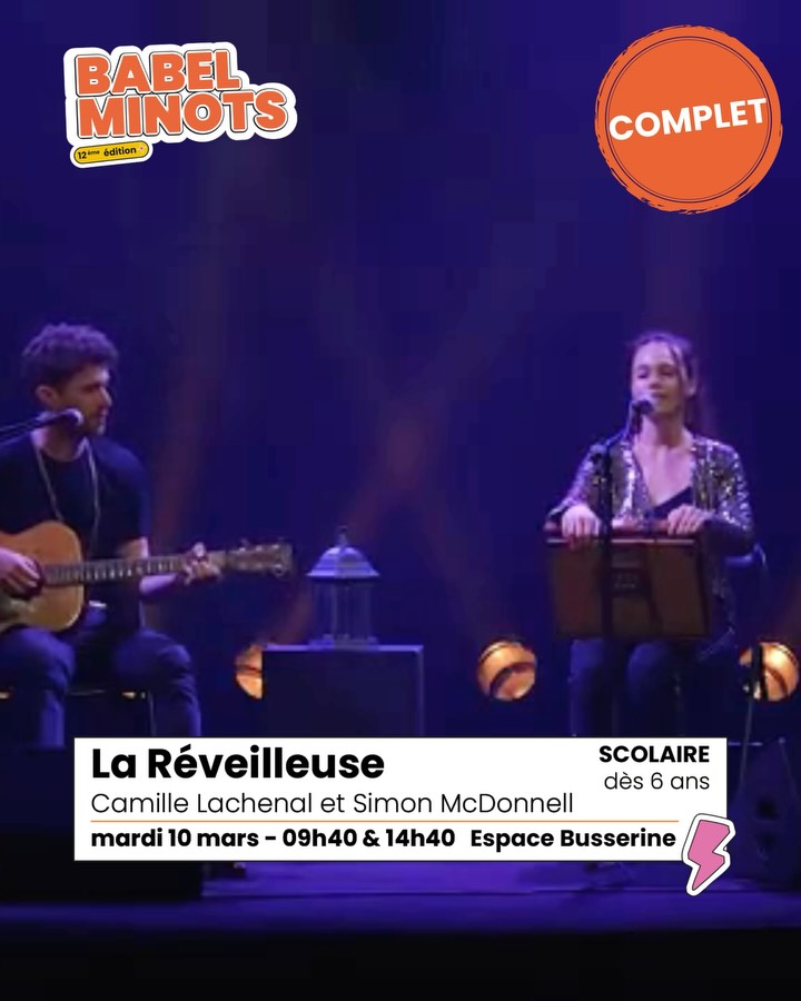 La Réveilleuse ✨
Camille Lachenal & Simon McDonnell
Vous connaissez le marchand de sable, mais sa cousine, en avez-vous déjà entendu parler ? Chaque matin, elle vient discrètement ouvrir nos yeux et nous tirer du sommeil. Nommée la Réveilleuse, elle sort tout droit de l’imagination de Camille Lachenal et Simon McDonnell, tout comme le chapelet varié et entraînant de chansons à danser qu’ils égrènent avec flamme. Accompagnées de guitare, flûte irlandaise, harmonica, percussions, clarinette et même d’une shruti box indienne, leurs chansons étendent leur folklore imaginaire bien au-delà des frontières bretonnes, irlandaises et européennes. À la lumière de la lanterne, il est grand temps de se réveiller et de se laisser happer par cette atmosphère envoûtante emplie de rythmes de valse et de mazurka... jusqu’à, pourquoi pas, se laisser entraîner dans la danse !
📆mardi 10 mars 2026 à l’ @espace_culturel_busserine
🎫complet séance scolaire