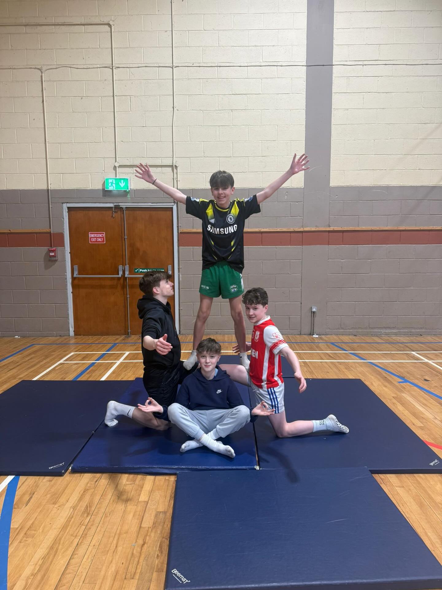 And more gymnastics stars today! ⭐️Well done to Mary’s 1 today as they continued developing their gymnastics skills 🤸
The lads showed fantastic effort and focus throughout the session and are making great progress as they work towards creating and performing their final gymnastics routines. Great teamwork, balance and determination on display.
Keep up the brilliant work 👏
#ColáisteMhuire #SchoolSport #StudentProgress #Gymnastics #positivityprideperformance