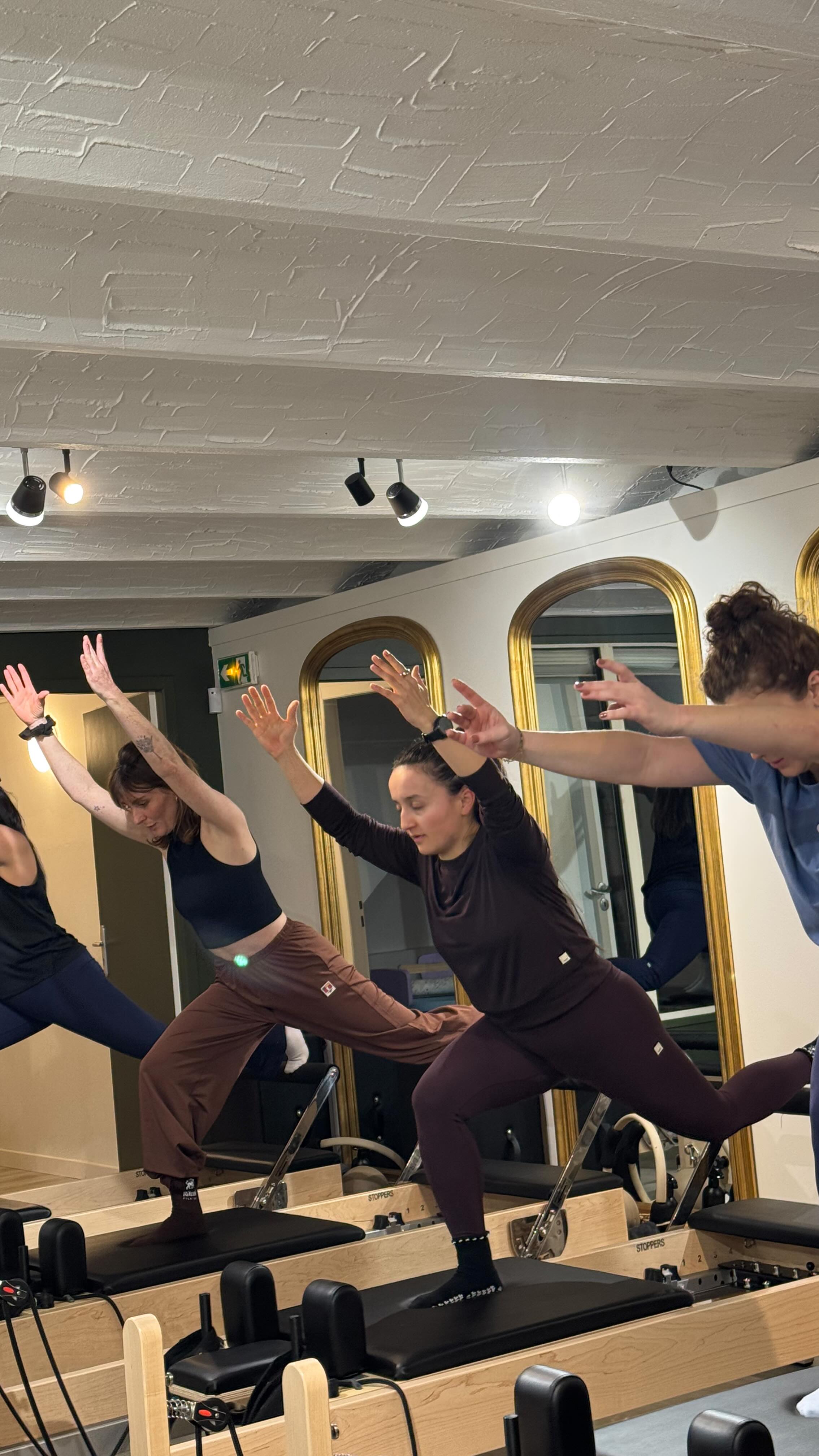 Envie d’apprendre l’anglais… sans avoir l’impression d’apprendre ? 👀🇬🇧
Alors rends-toi dans l’un des cours de Veema sur le Reformer pour une expérience 100% English ✨
Tu bouges, tu transpires, tu te challenges… et sans même t’en rendre compte, ton anglais progresse 💙
Une immersion naturelle, fun et dynamique, parfaite pour pratiquer autrement ou pour celles et ceux qui préfèrent un cours en anglais.
Ready to level up your body and your English? 🇬🇧
#pilatesreformer #grenoble #pilates #pilatesgrenoble #english