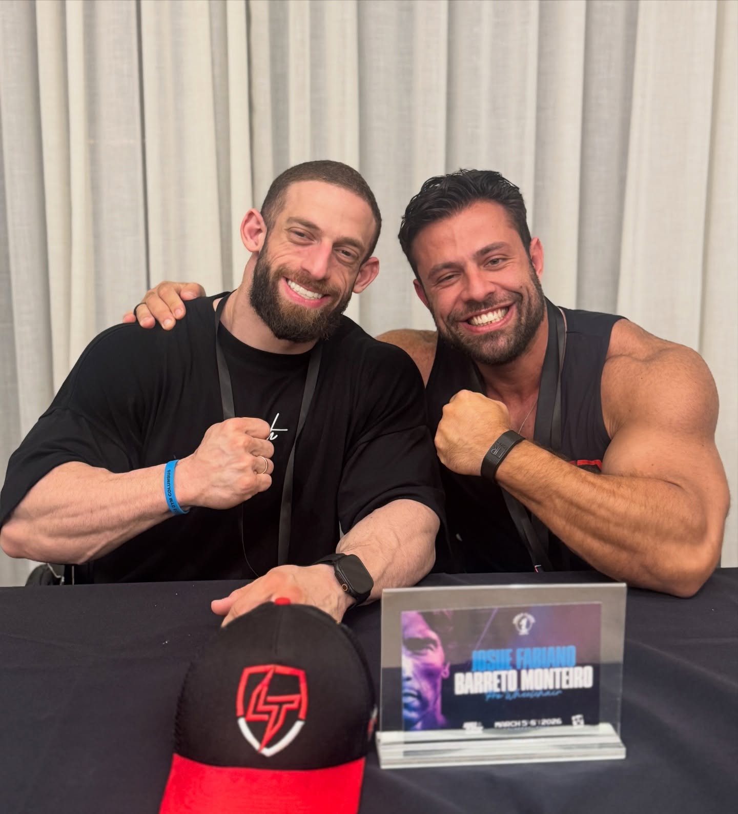 É um grande privilégio poder acompanhar esse “milagre” q é sua vida, filhão! @gorilaalbinopro
E obg por me permitir acompanhar tão de perto.
VAMOS RUMO AO TITULO INÉDITO! 🏆
.
#LacerdasTeam