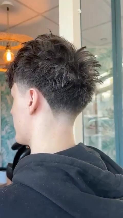 POV : tu passes entre de bonnes mains 💈
Avant ➡️ Après = glow up immédiat ✨
Qui est prêt pour sa transformation ? 👇
#glowup #avantapres #barberlife #coiffeur77