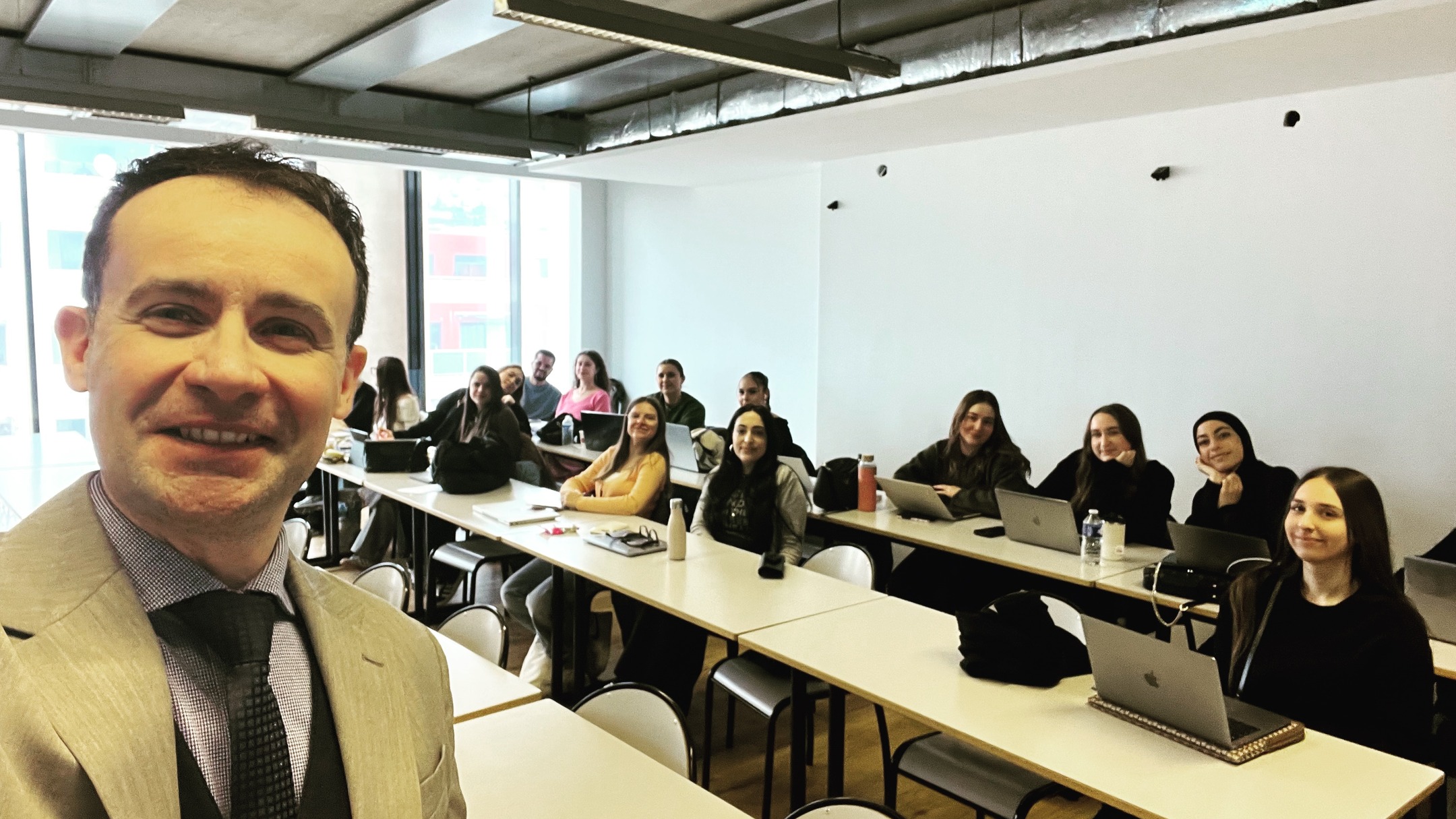 ✒🇲🇨 MONACŒCOART®
🗣️👥📊🔋 LECTURING & SHARING IDEAS
I have recenlty had the pleasure to lecture as an expert on #Strategic and #Environmental #Communication within the Master Management de la Communication d’Entreprise at lAE Business School @univ_cotedazur Université Côte d'Azur.
I would like to thank you Dr. Valérie Hauch, Director of the Master, for the confidence in entrusting me with this task for four years. This year, I was pleased to meet the M1 and M2 #students who have shown interest, participation and involvement during our journey in Company’s multimedia Communication.
🔹 The #storytelling which I designed especially for them focused on the key role of Corporate Communication to synchronize #actions, motivate #teams, strengthen #company culture and improve overall performance, by facilitating #information sharing, problem solving and #decision making, thus creating an environment of #trust, #empathy and #collaboration towards the target #audience inside and outside the company. All this based on solid foundations combining Circular, Blue and Regenerative Economy, with Substantial Marketing, Semantics, Semiotics and Psycholinguistics.
🔹Finally, we investigated a selection of #casestudies to showcase meaningful examples of cross-media campaigns aimed at raising awareness among the general public about key #environmental, #social and #economic problems through the application of ESG (Environment, Social & Governance) and CSR (Corporate Social Responsibility) #Communication, developed from the Triple Bottom Line Model.