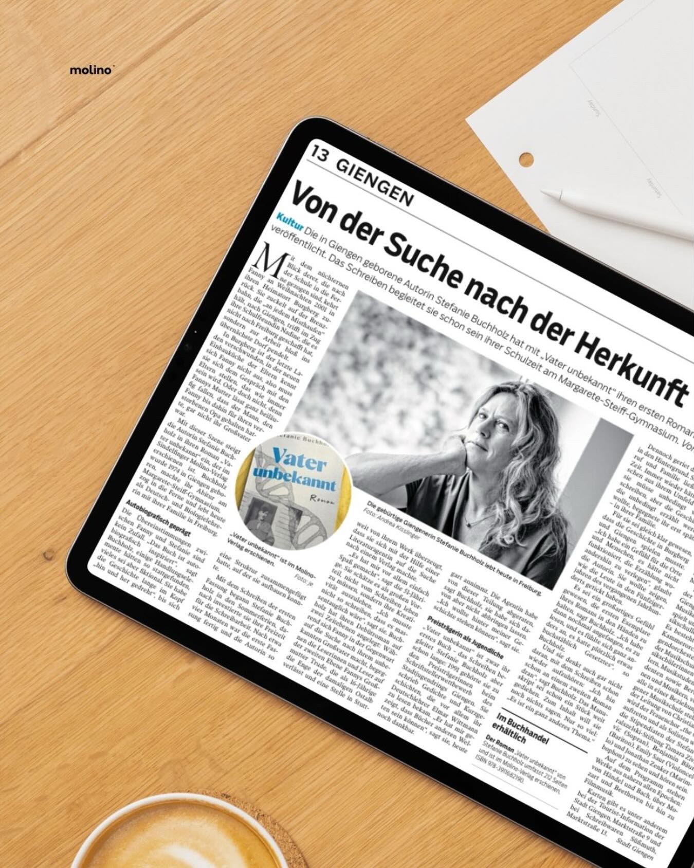 Das Schreiben begleitet Stefanie Buchholz schon seit vielen Jahren, umso mehr freuen wir uns, ihren ersten Roman nun bei uns im Verlag willkommen zu heißen. 🎉
Die Heidenheimer Zeitung berichtet über die Autorin und ihren Weg zum Debüt.
#molino #verlag #bücher #presse #empfehlung