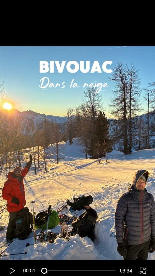 En hiver on se pèle.
Voila c’est tout pour moi, merci !
Bref ! Ton sac doit être carré. (Comme du kiri). ❄️
Donc pour une itinérance hivernale, je conseille :
• un sac de couchage adapté aux températures négatives (regarde les températures "confort"
》》Neo swing-10 ou le Odin -20 de chez Valandre)
• un tapis avec une bonne R-value (sinon le froid te mange par le sol)
Tu peux cumuler 2 tapis de sol ça marche très bien!
• popote + gaz adapté au froid (beaucoup) pour faire fondre la neige (un peu).
• kit de réparation, trousse de secours et des sacs de rangement waterproof.
• vêtements techniques (type mérinos) + rechanges sèches (le plaisir du soir).