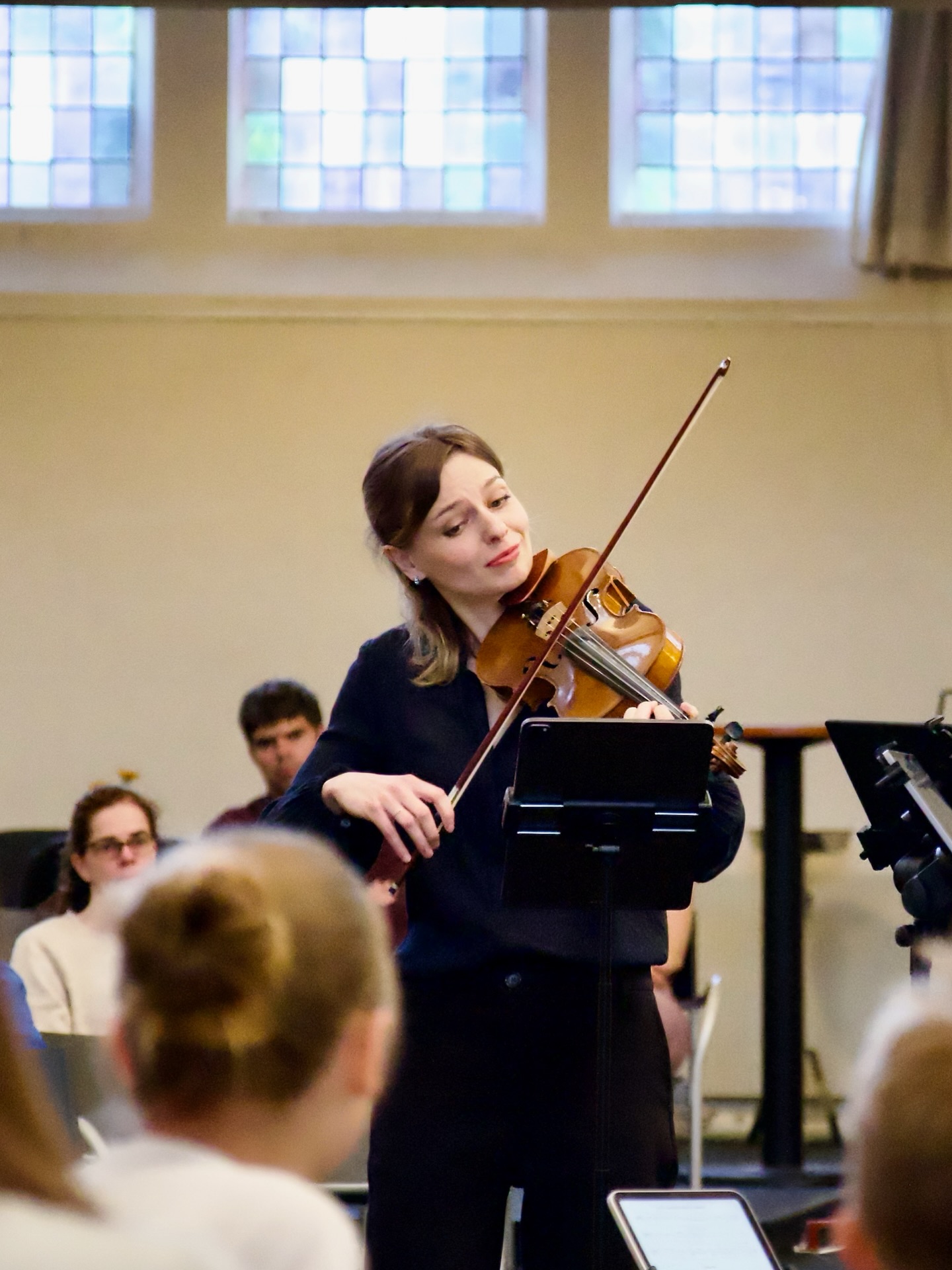 🎶 New playlist!🎧
As every month, we’ve created and shared a brand-new playlist with you. The idea behind it is simple: through the music we love, you get to know us a little better. Find out inspires us, what we listen to, and yes… occasionally a guilty pleasure too 😄
This month, it’s Ola’s turn!
Head to the link in our BIO to listen to her monthly playlist, and don’t forget to save it!
And the opening track?
It had to be our new single: Swedish Tunes and Dances No. 6 by Amanda Maier 🎻 Have you listened to it yet? 🙌🏻