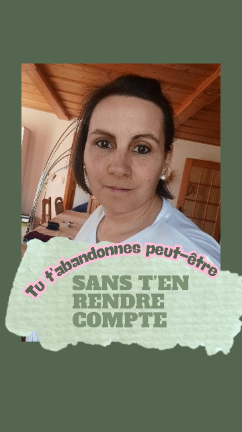 On ne s’abandonne pas d’un coup...
On le fait doucement.
À force de dire que ce n’est pas grave.
À force de s’adapter.
À force de ne pas vouloir déranger.
Et un jour, on ne sait plus vraiment ce qu’on veut.
On ne sait plus ce qu’on ressent.
On ne sait plus où on s’est perdue.
Le problème, ce ne sont pas toujours les autres.
Parfois, c’est la manière dont on s’est habituée à se taire.
Et ça, ça impacte toutes les relations.
Couple. Amitiés. Famille. Travail.
Prendre soin de ta relation à toi-même,
c’est la base de tout le reste.
#relationasoi #estimedeso
#femmeconsciente #developpementpersonnel
#soinenergetique