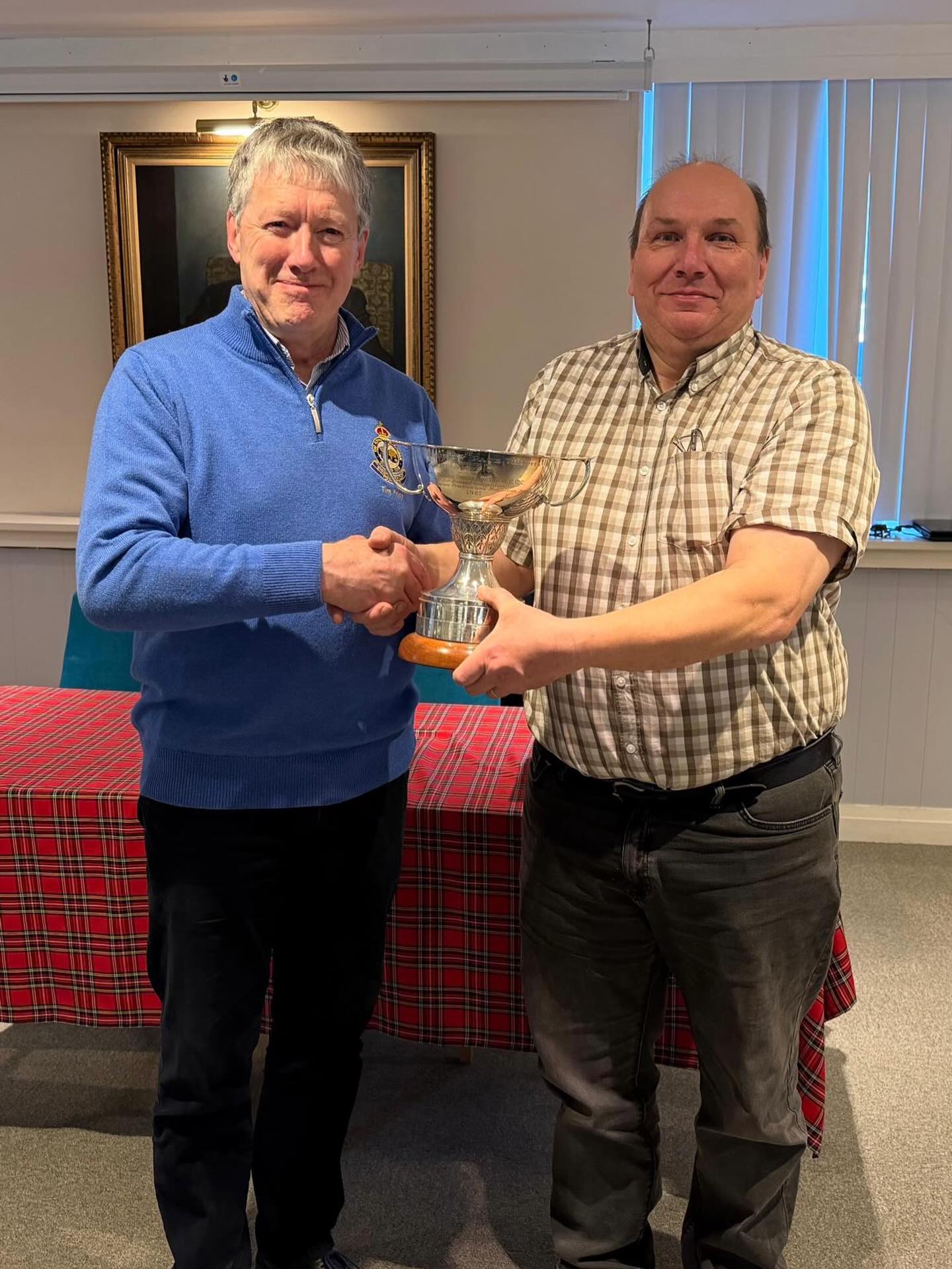 🥌🥌🥌🥌
Border Province secured a narrow win over Midlothian Province to regain the Pate Tropy. The scores looked convincing for a while but Midlothian put up sterling comeback but it was just not enough. President Tim seen here receiving the Trophy from President John.
🥌🥌🥌🥌